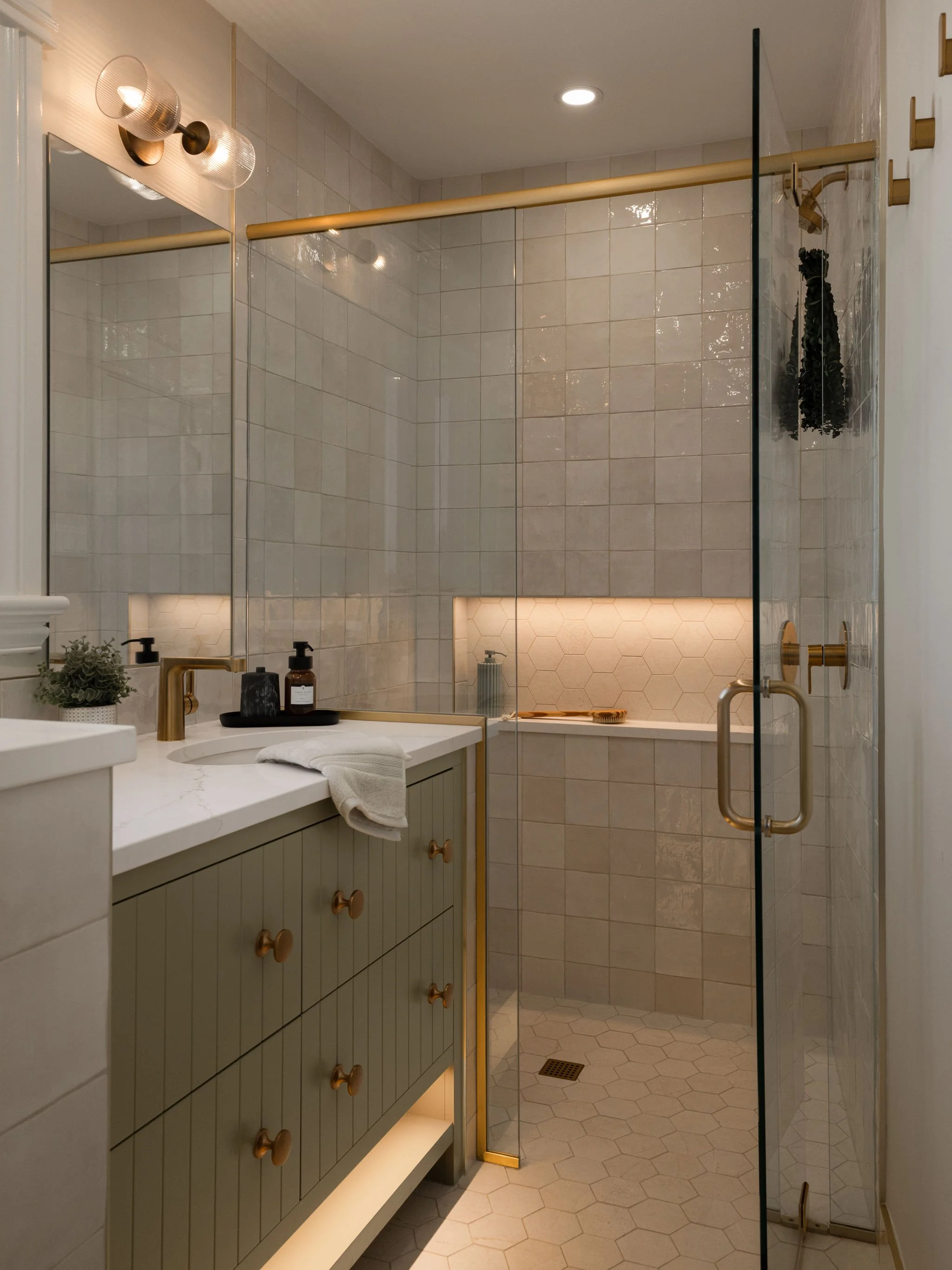 Timeless Brass Ensuite Bathroom_3.jpg