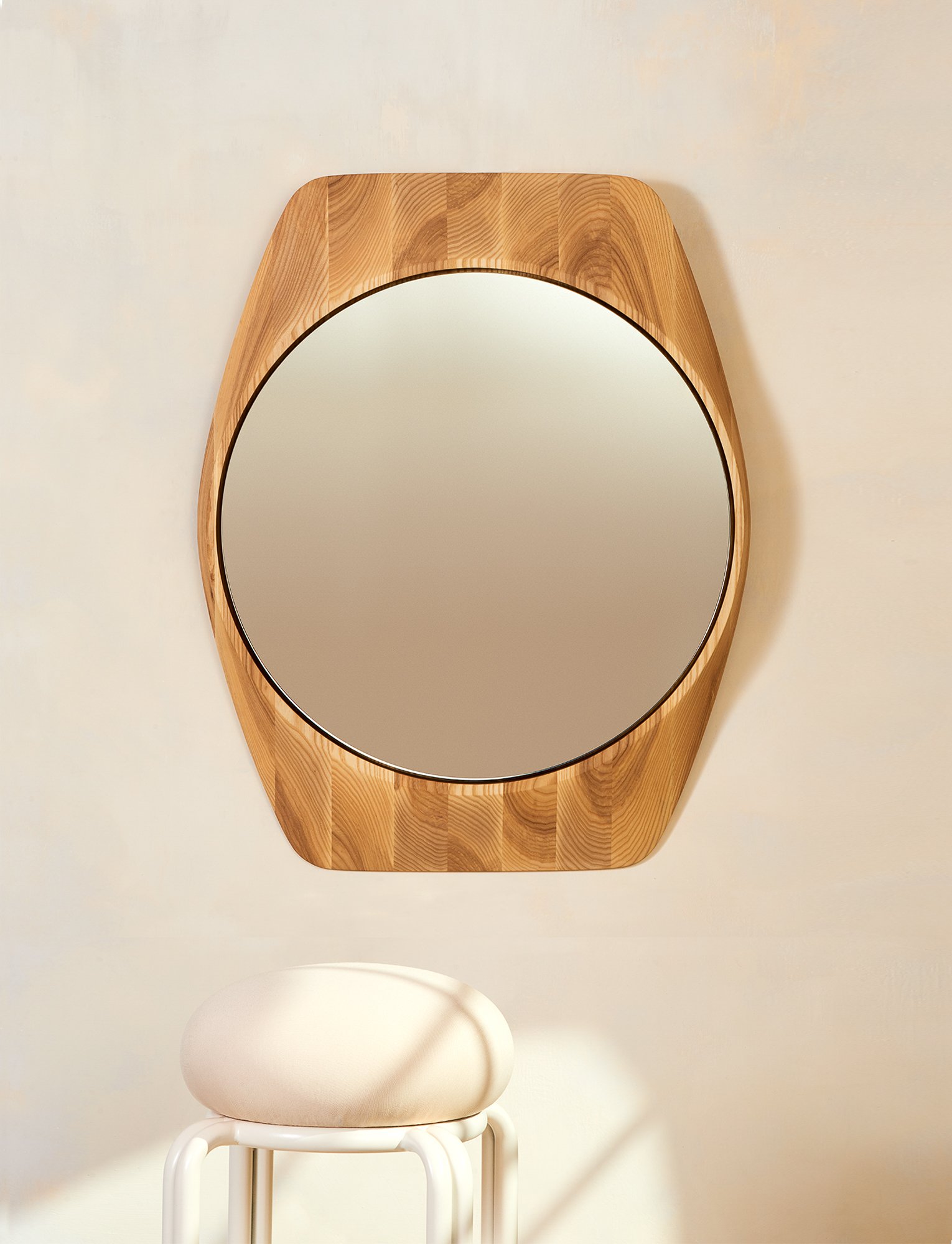 Tortue Mirror and Souffle Stool - Situ 2 - Ourse-3.jpg