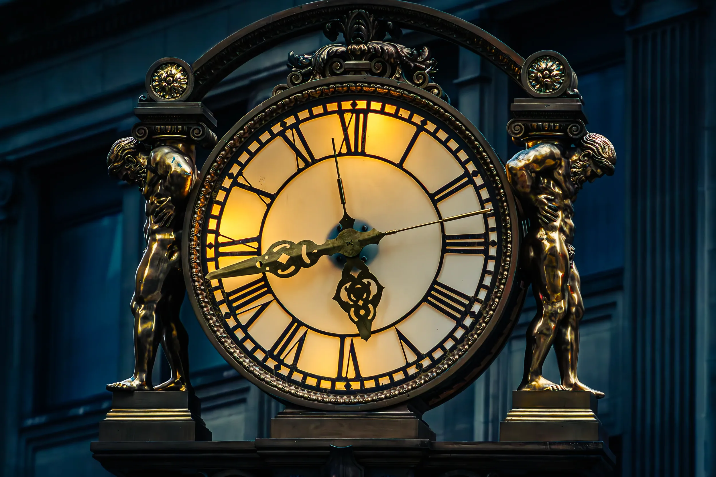 Kauffman's Clock, in Pittsburgh, Pennsylvania, a golden clock with bronze statues of men on either side.