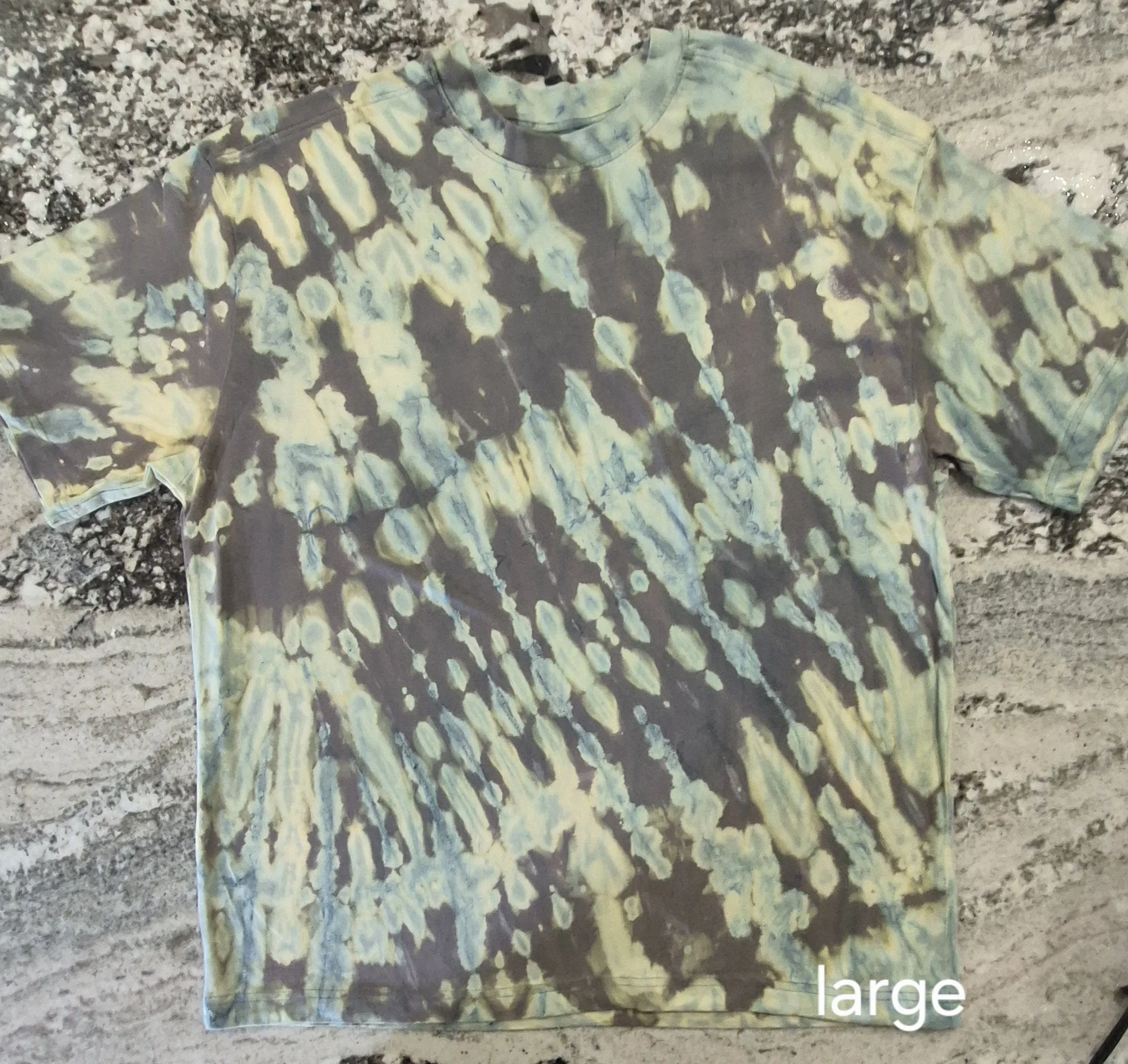 1 of 1 TIDE DYE T-SHIRT LARGE