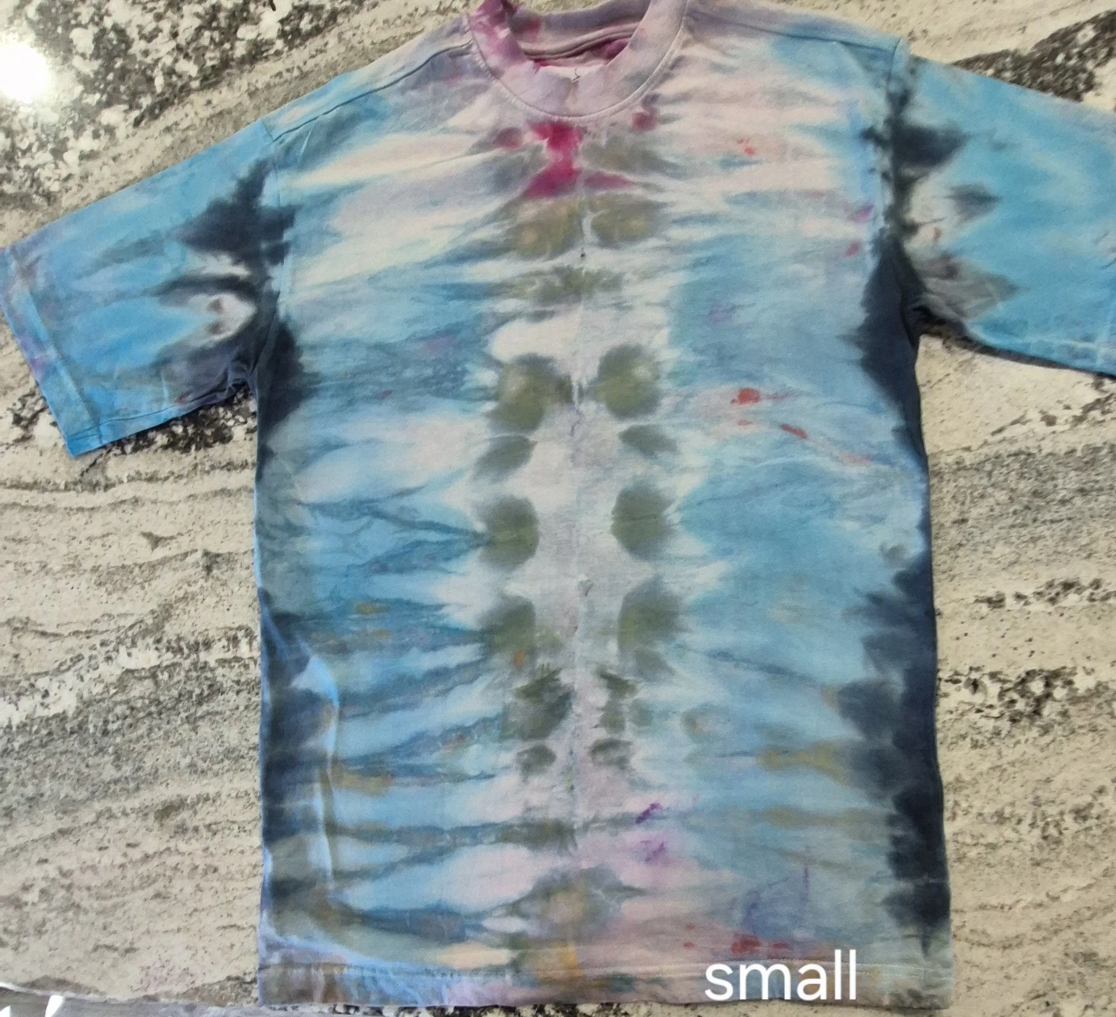 1 of 1 TIDE DYE T-SHIRT SMALL