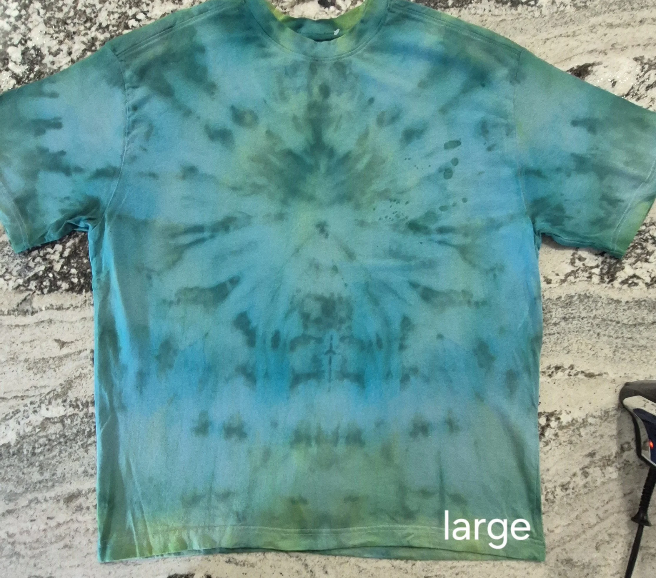 1 of 1 TIDE DYE T-SHIRT LARGE