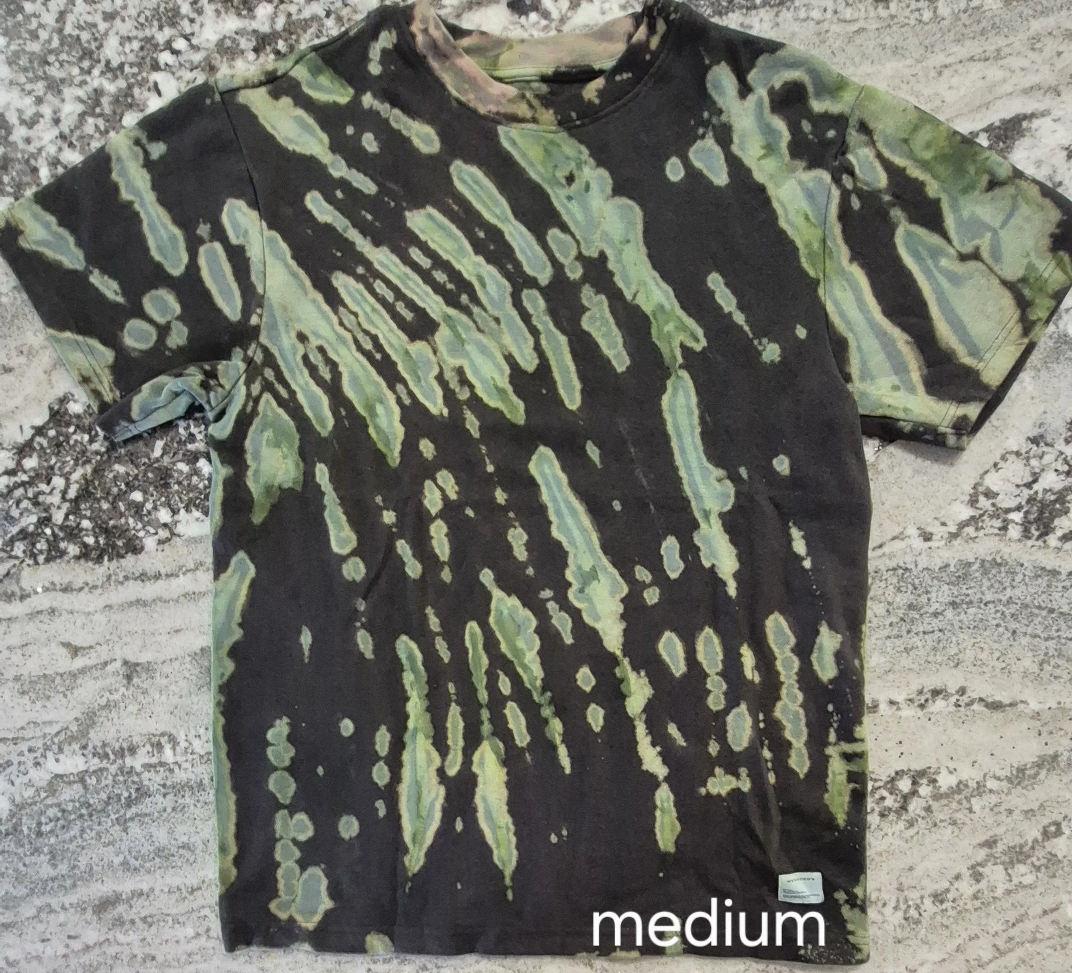 1 of 1 TIDE DYE T-SHIRT MED.