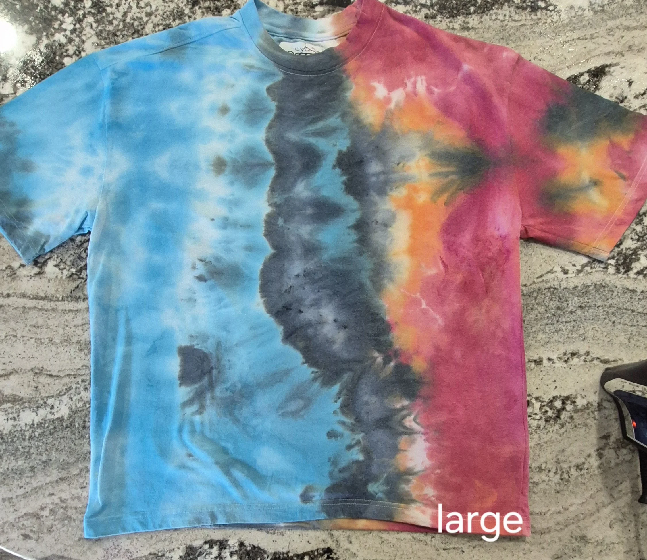 1 of 1 TIDE DYE T-SHIRT LARGE