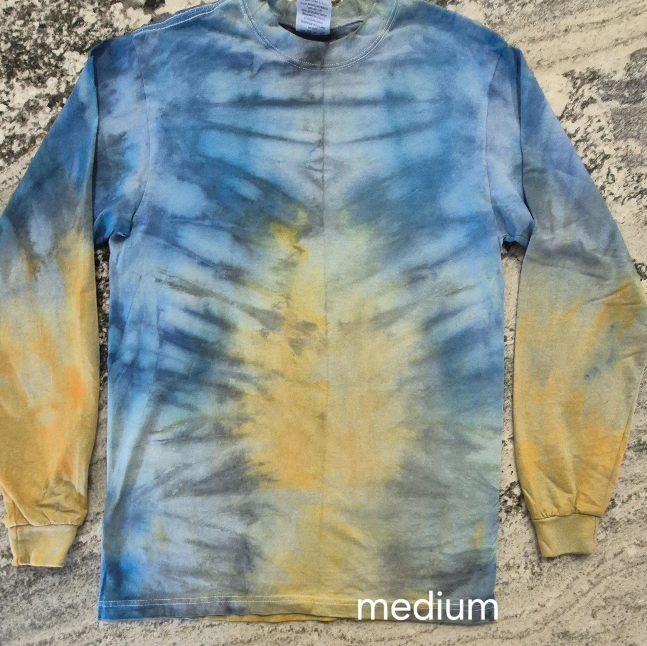 1 of 1 TIDE DYE T-SHIRT MED.