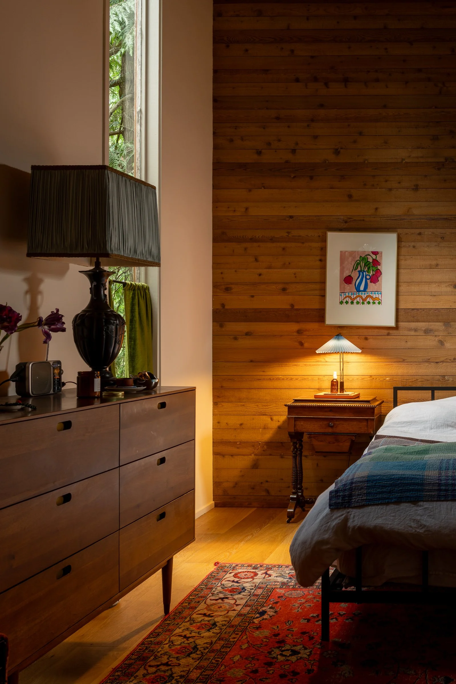 Explore moody Pacific Northwest interiors with Emily Barrows Photography. Capturing modern cabin design and mid-century textures on Bainbridge Island.