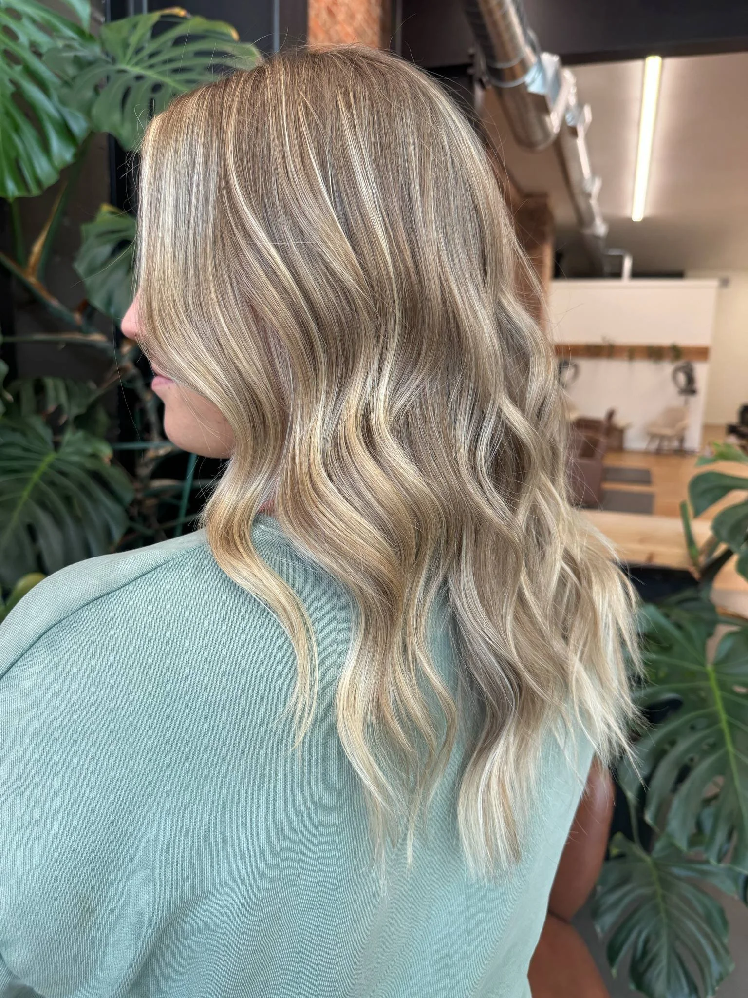 Lived-in blonde hair with soft waves by Kaitlyn Coston