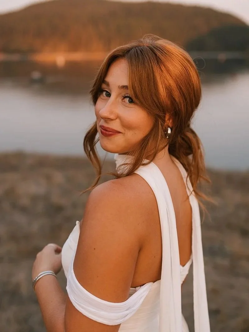 Bride with soft waves at an outdoor elopement styled by Kaitlyn Coston
