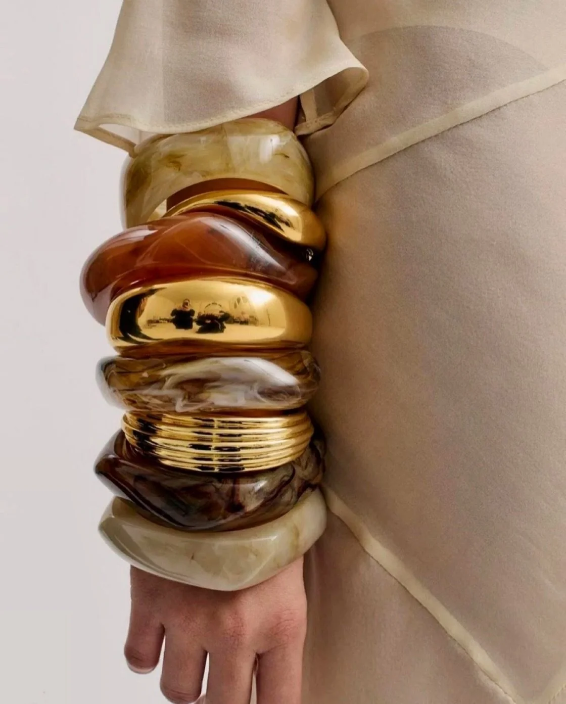 Metamorphosis I: The Sculptural Collection.
Resin. Gold. Earth.

Each piece is a reminder: transformation doesn&rsquo;t require noise. Just presence.

The contrast between smooth resin and polished metal creates depth and our concept is &ldquo;stacki