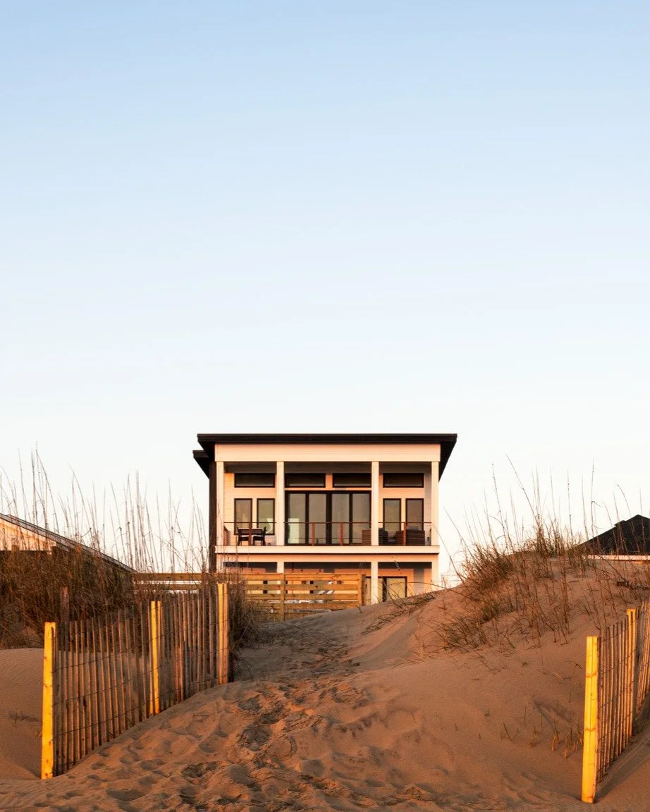 Throwback to the ViewHouse in Kill Devil Hills with @griggsandco. A modern statement from the beachside.