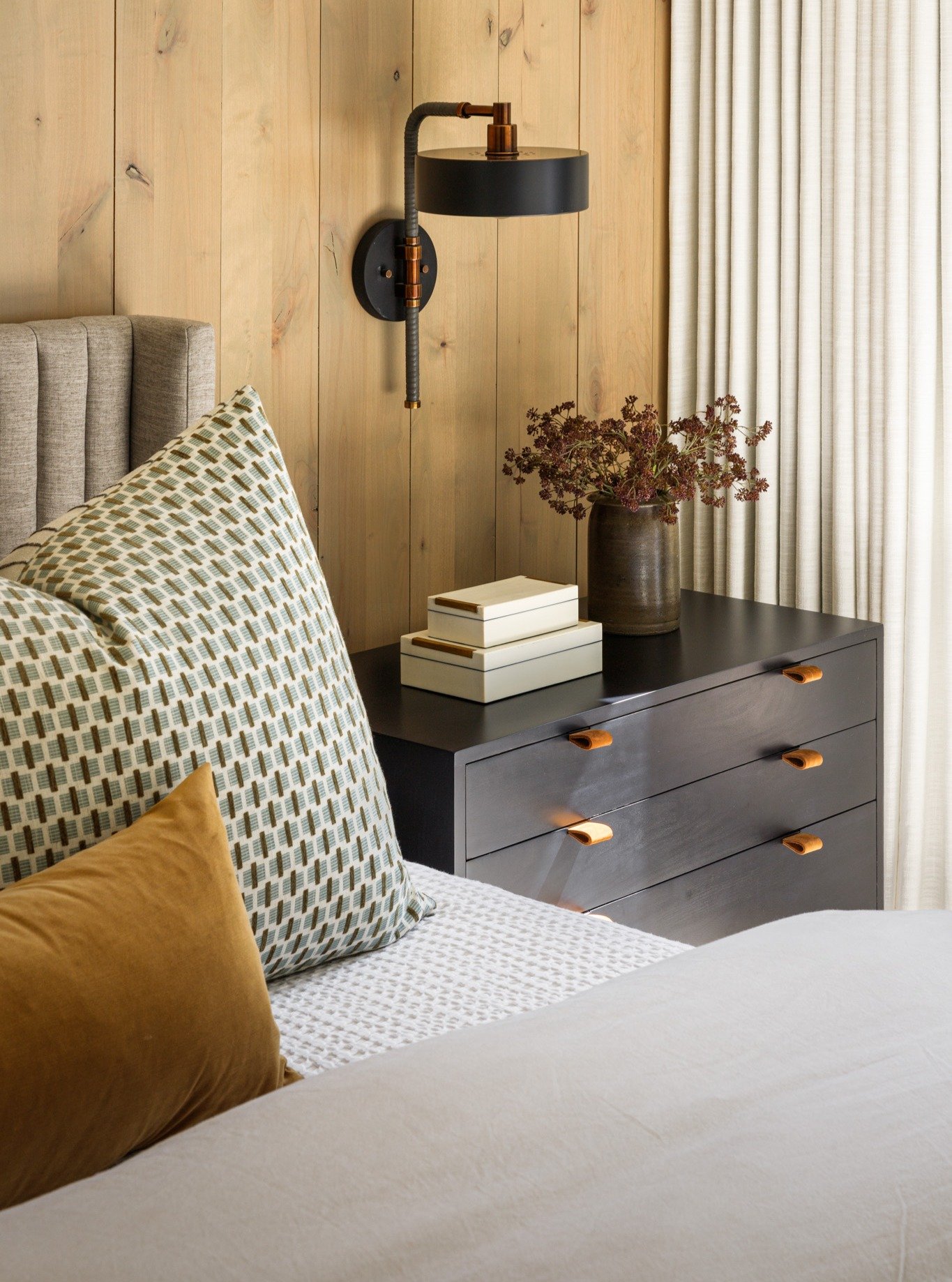 The details @danielle__gearhart brings into bedroom design 👌 A full renovation project in Martin's Point, entirely designed by Danielle Gearhart Interiors.