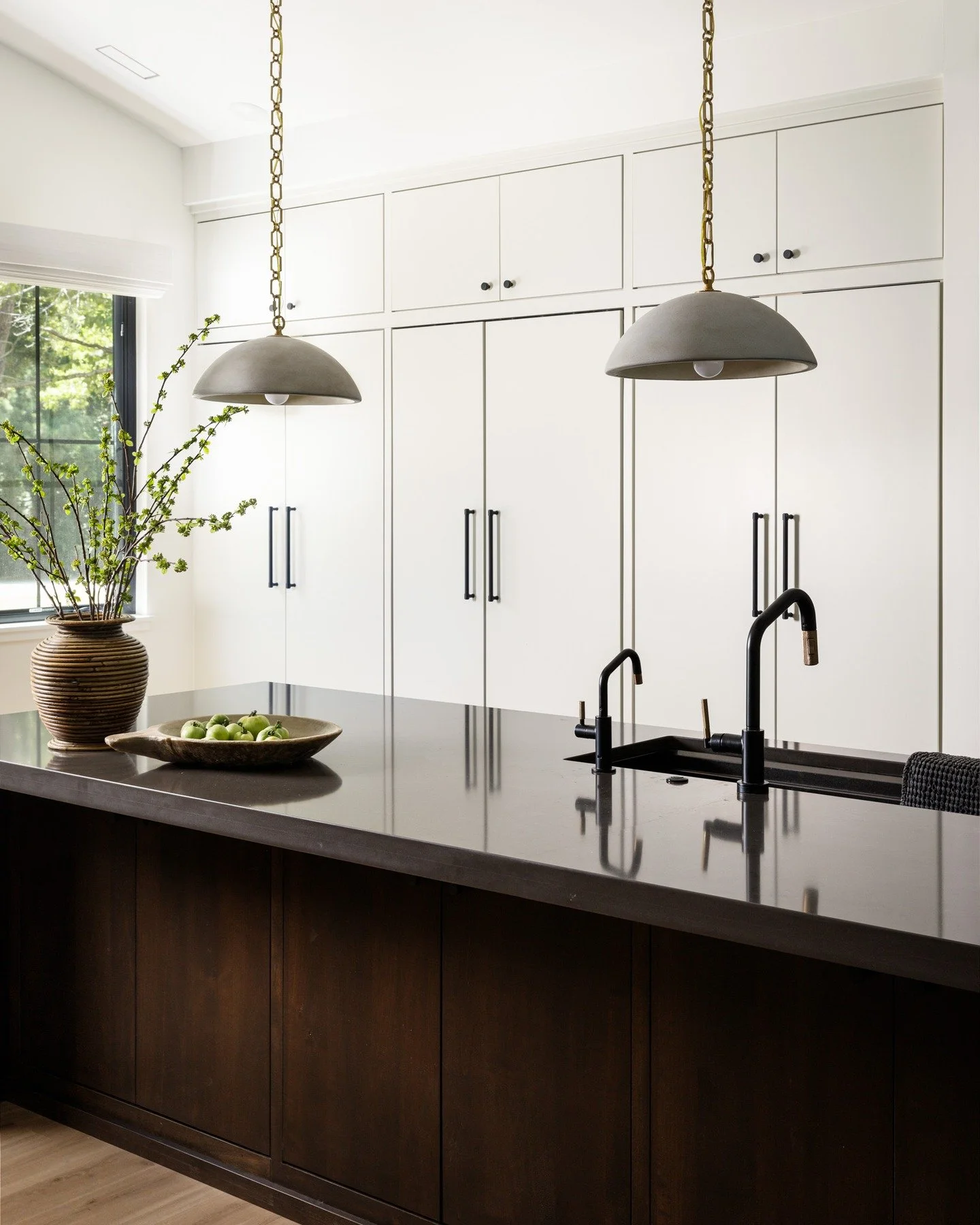 From the kitchen to the nearby breakfast nook

Interiors by @danielle__gearhart