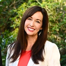 Headshot of Rachel Blaine