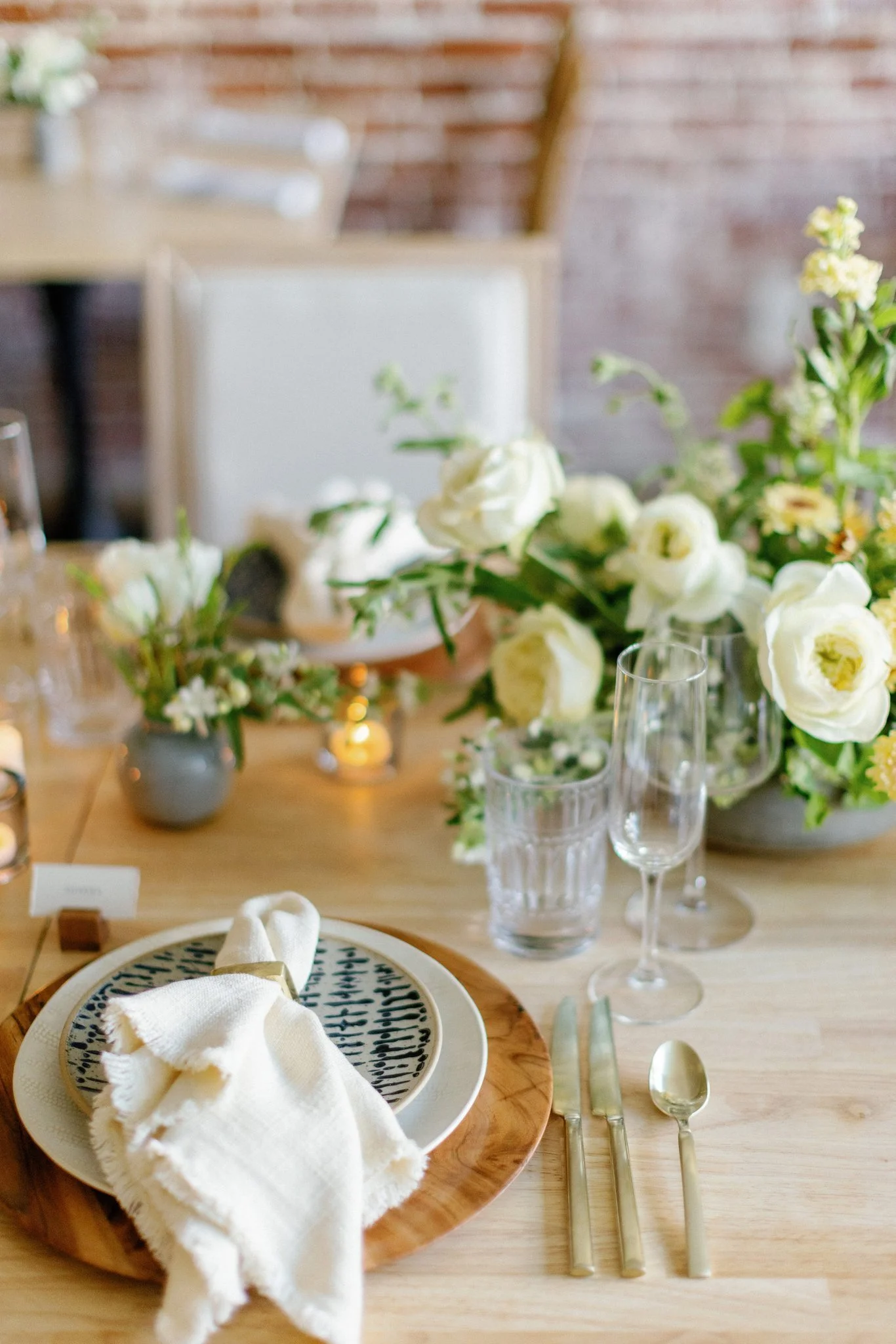 elegant wedding tablescape with neutral florals and candlelight