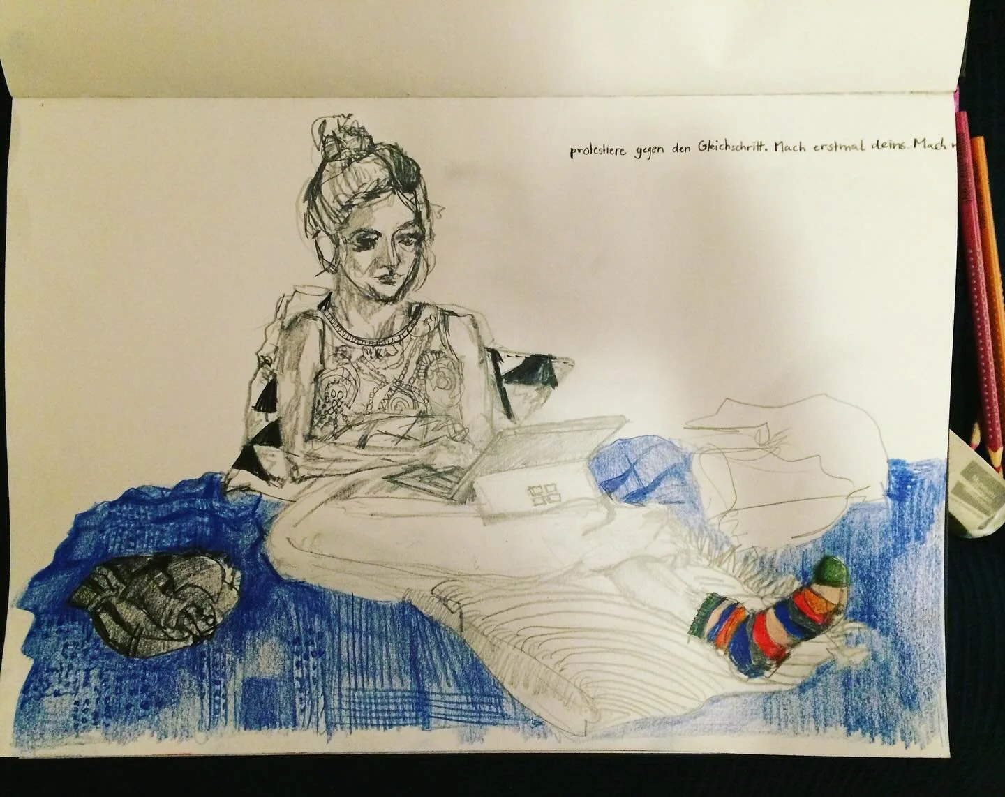 This sketch was done in october 2018, visiting my friend Janna in her apartment in Frankfurt, Germany. It was a wonderful evening. Janna had just put on a dark blue dress to show me, that she had bought for a special event. She kept the elegant dress