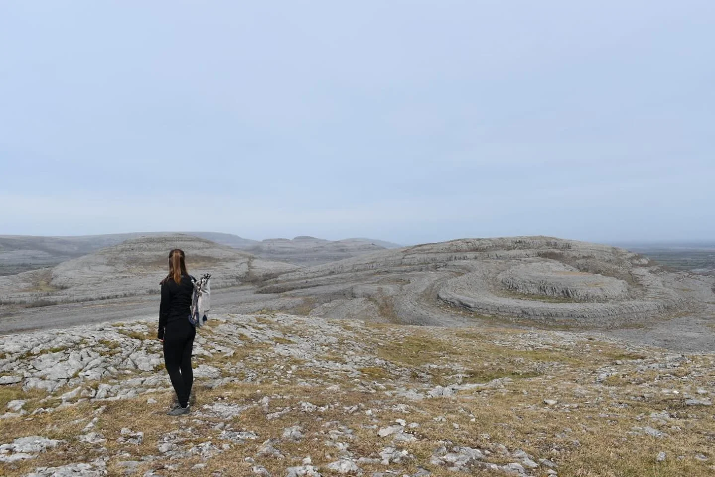 Standing on top of Mullaghmore (= big rock 🪨) in the Burren back in September 2021, feeling on top of the world 🌍✨

#Mullaghmore #TheBurren #Ireland #NatureLovers