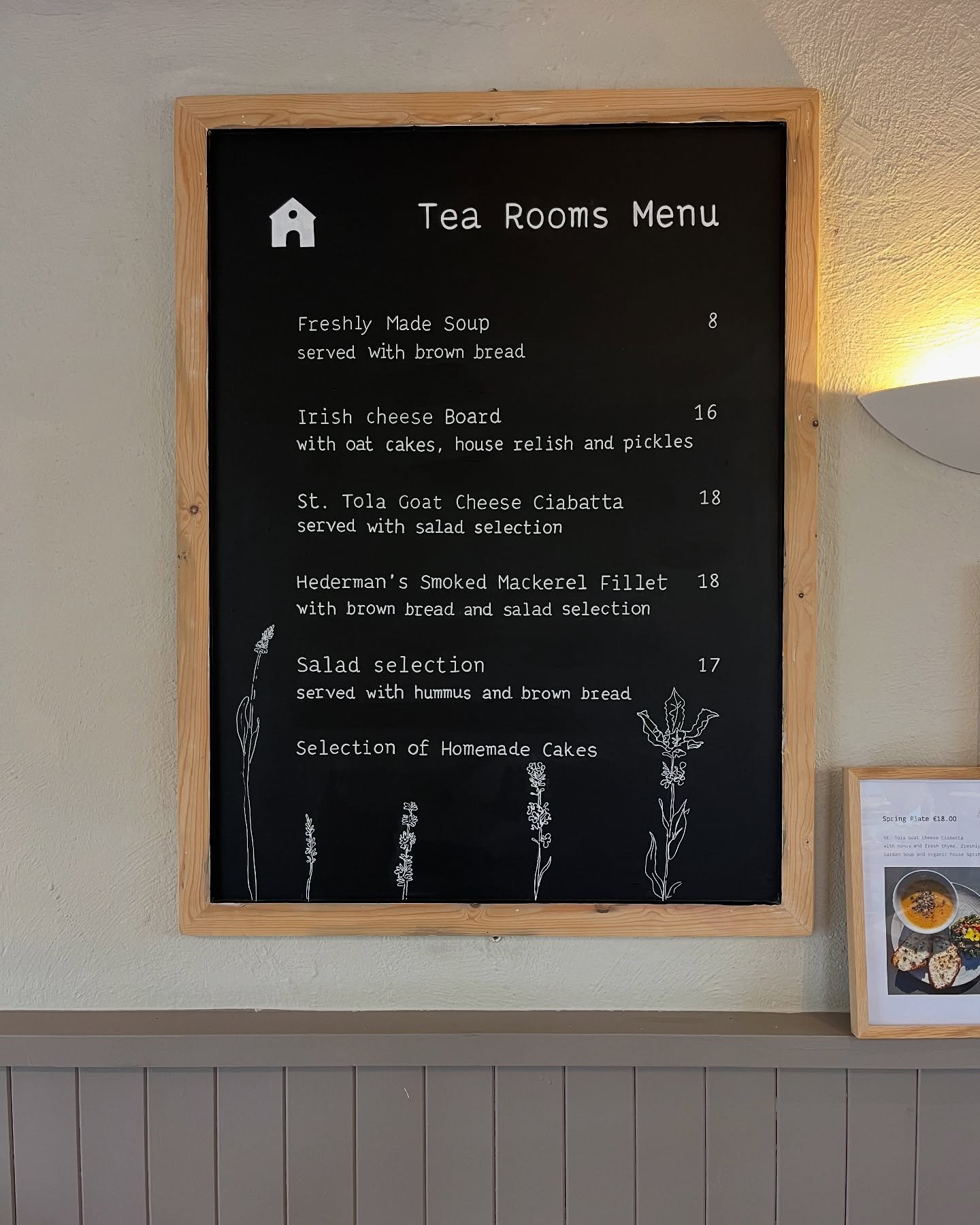 Perfumery summer menu ready ✍🏼 on the board 🙌

#signwriting #signwriter #menu #menuboard