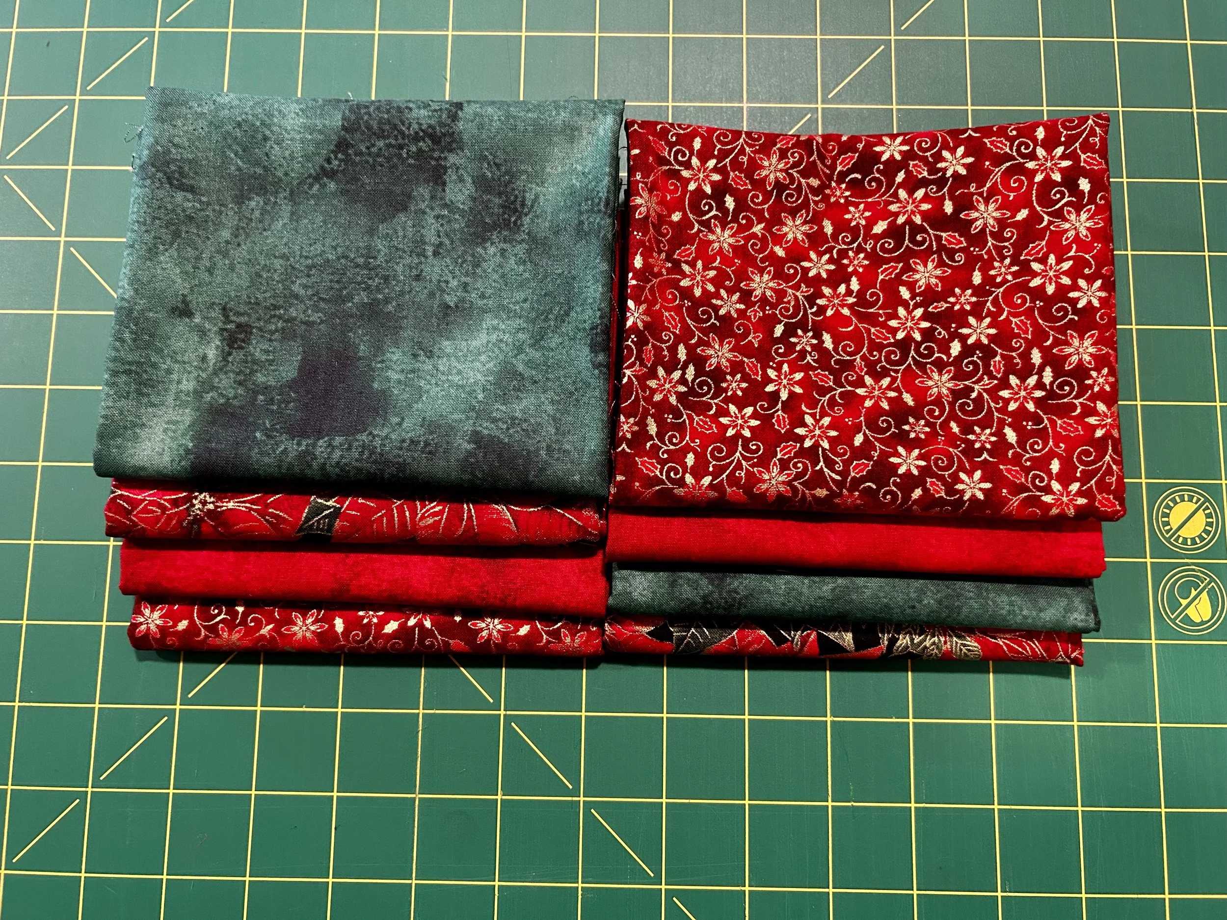 Gilded Poinsettia Christmas – Curated 8-Piece Fat Quarter Bundle
