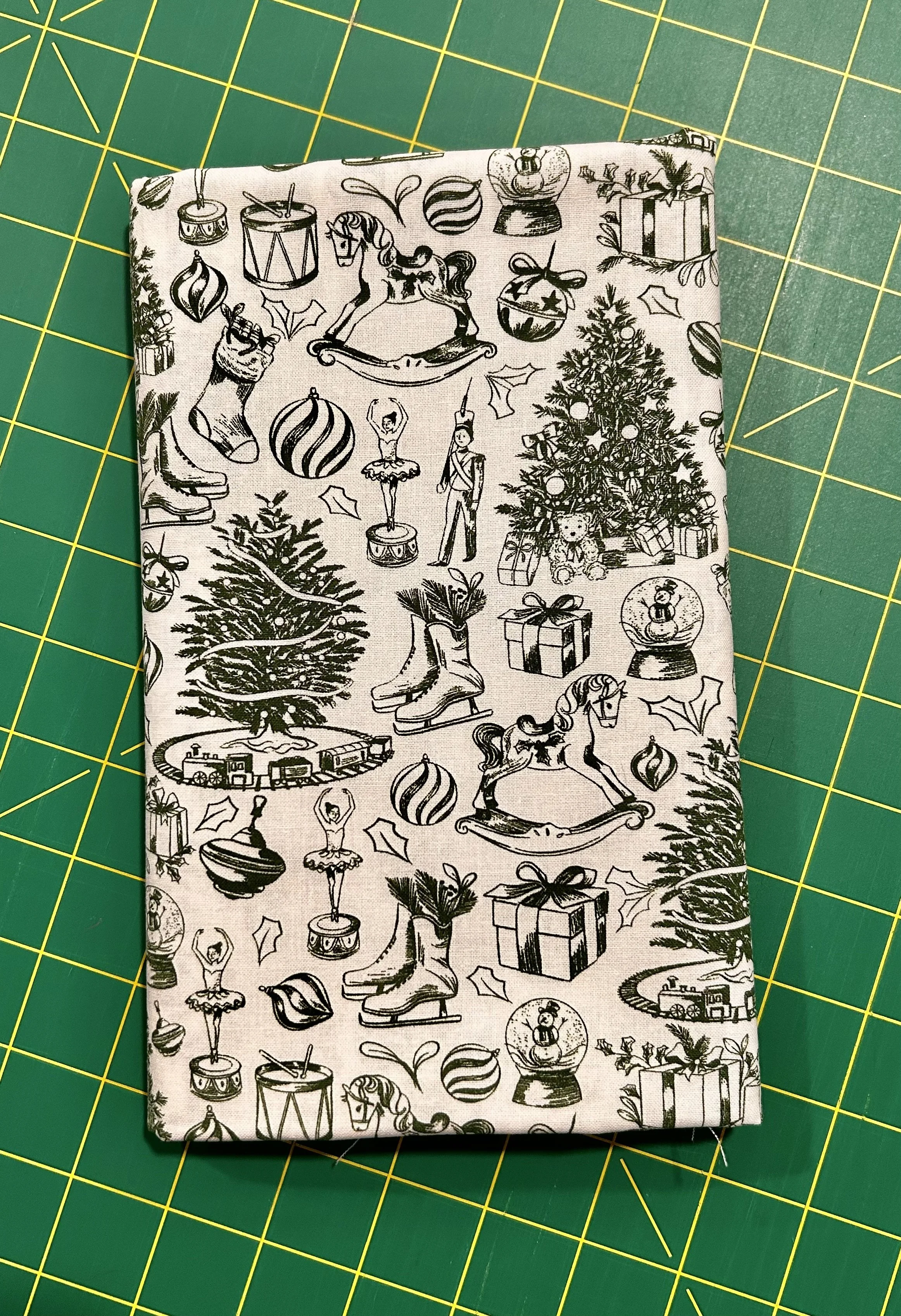 Vintage-Style Green Christmas Toys & Trees – 1 Yard Fabric Cut