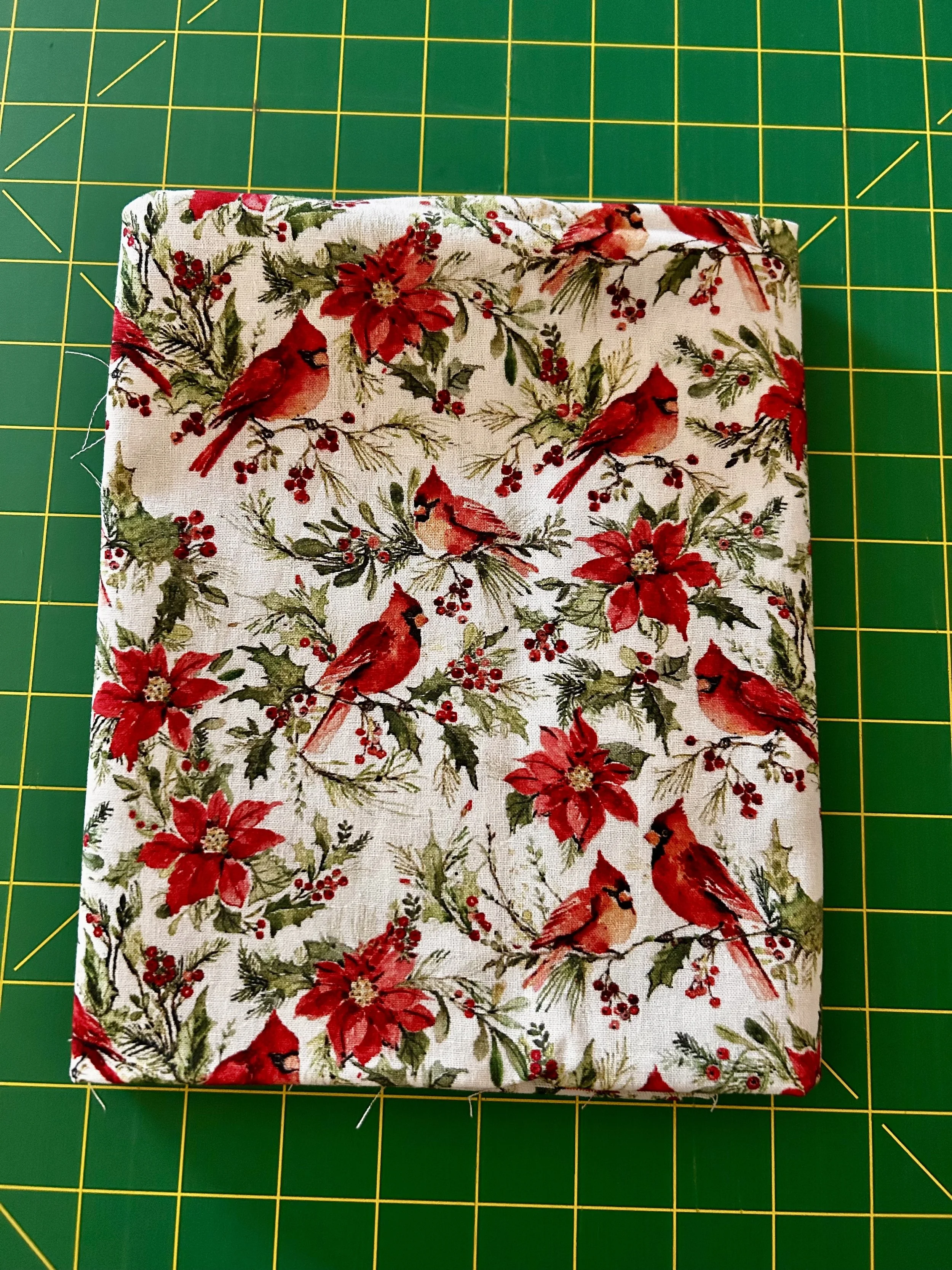 Christmas Cardinals & Poinsettias – 1 Yard Fabric Cut
