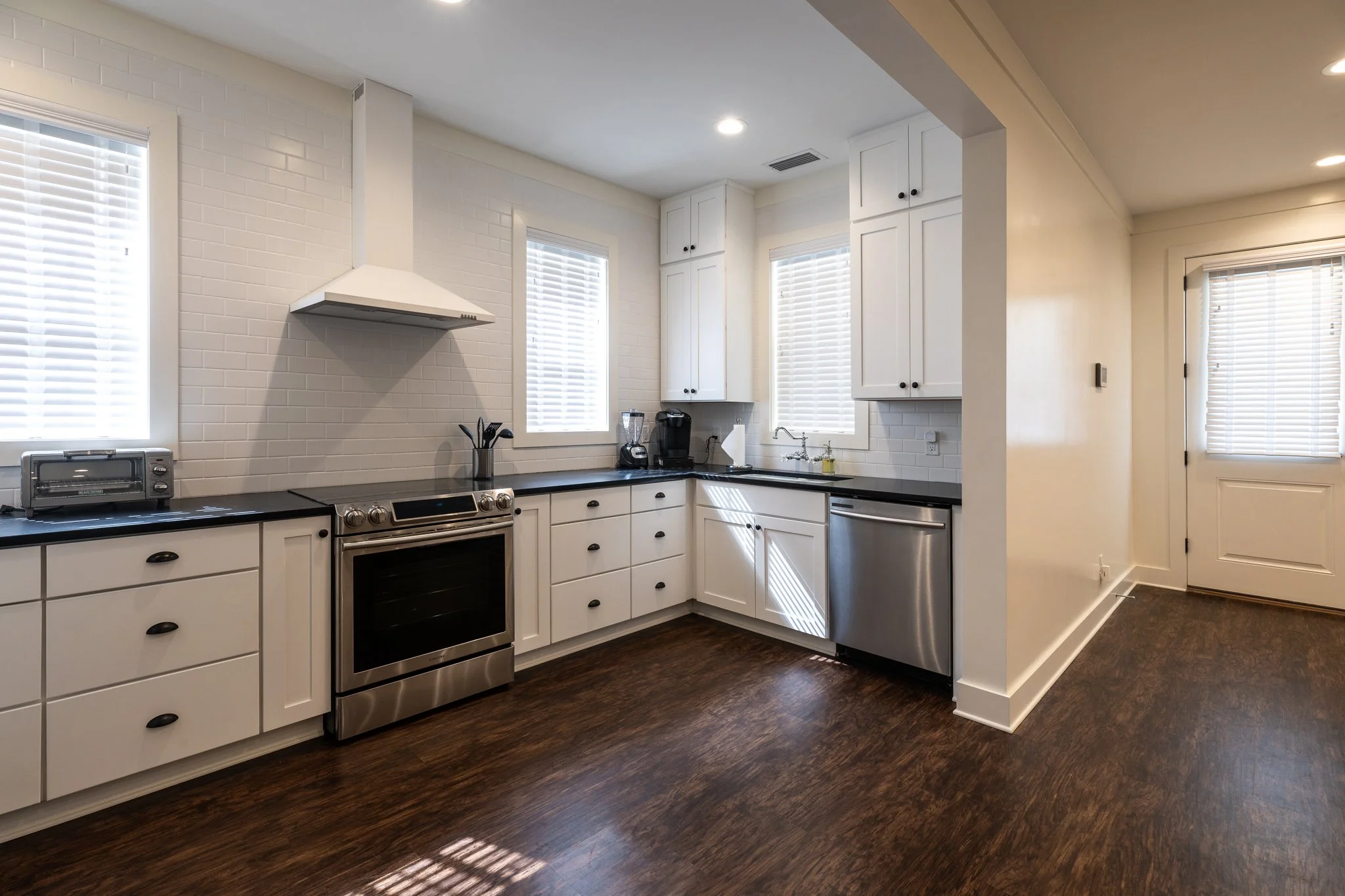 Kitchen 2.jpg