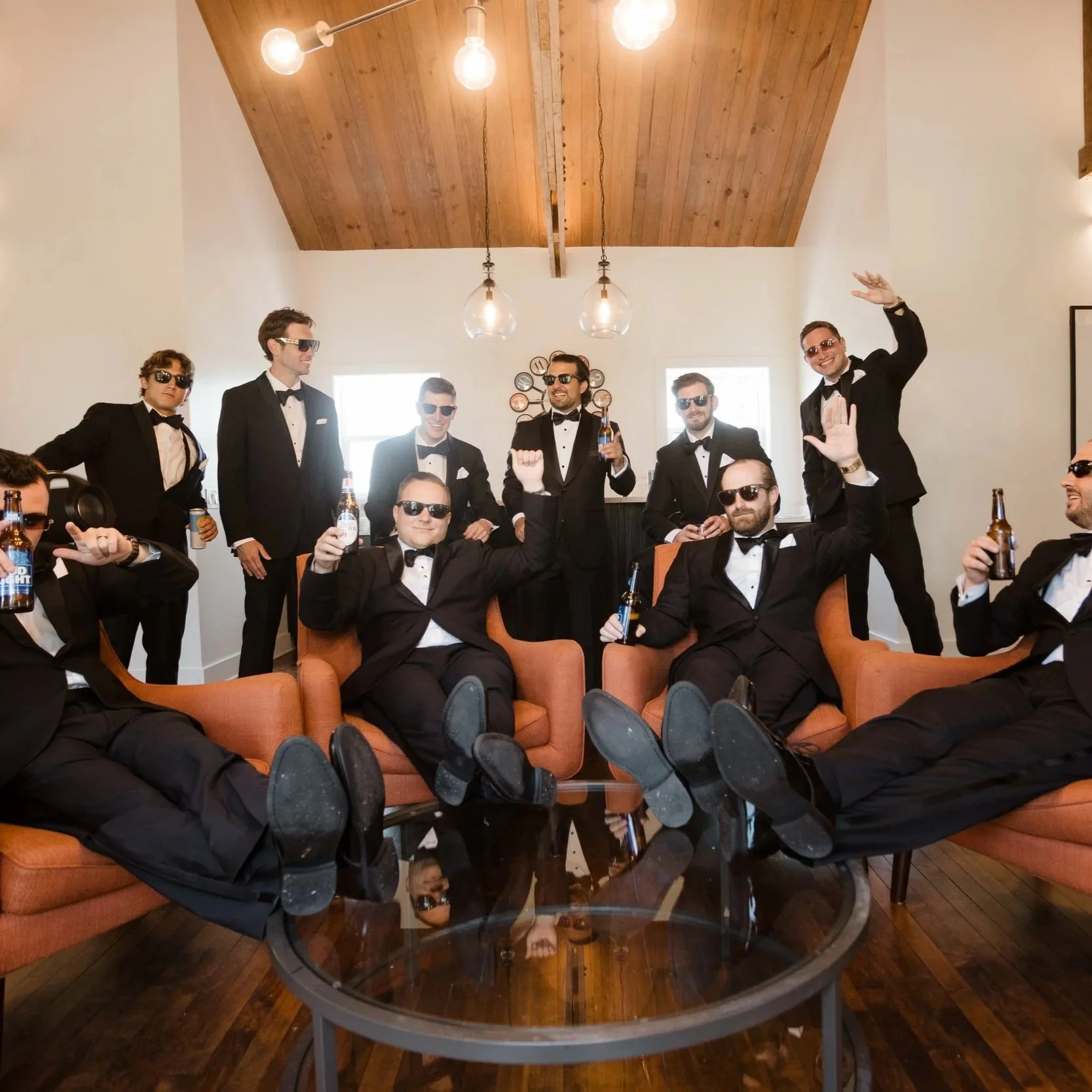Meanwhile, the Groom’s Loft offers a comfortable place to spend the morning, with a big-screen TV, ping pong table, lounge seating, and plenty of room to gather before the day’s events begin.