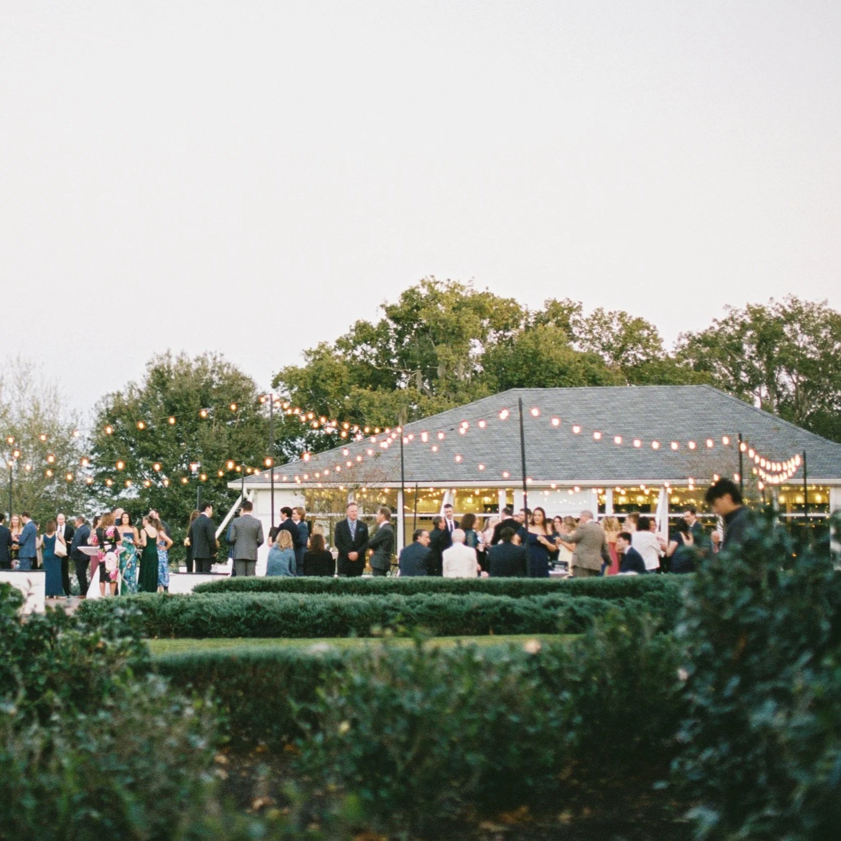 From there, the celebration flows naturally between the terraces and Pavilion, offering the flexibility to host dinner outdoors under the market lights or inside the Pavilion, with dancing and festivities continuing in the Pavilion throughout the eve