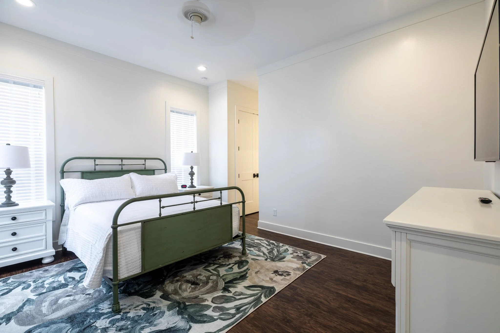 Master Bedroom (1).jpg