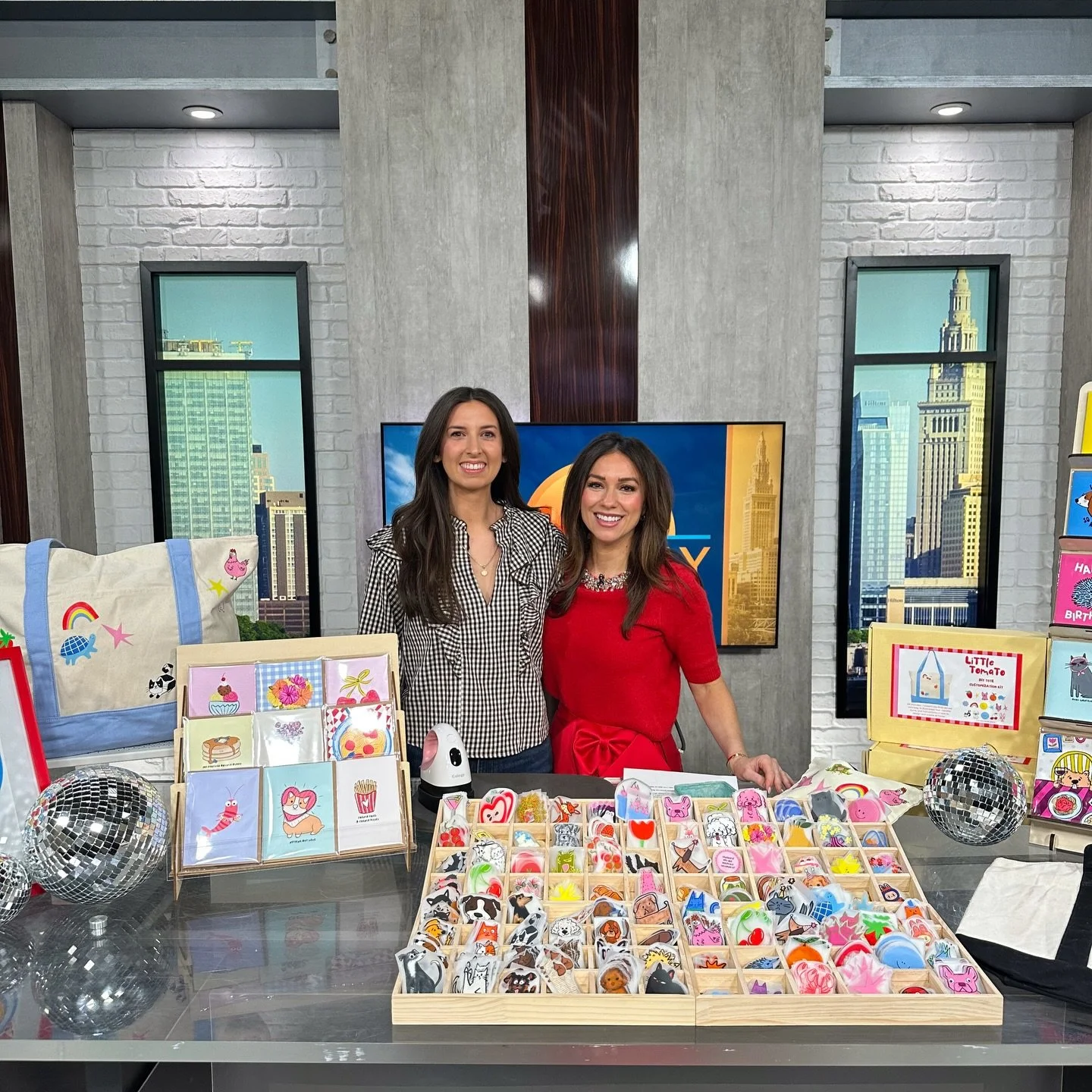 Such a joyful Friday spend with @newdaycleveland &amp; @natalieherbick talking little doodles, big dreams, and all things Little Tomato 🍅 

Catch my segment on Fox 8 New Day Cleveland online today - linked in my stories 🍅