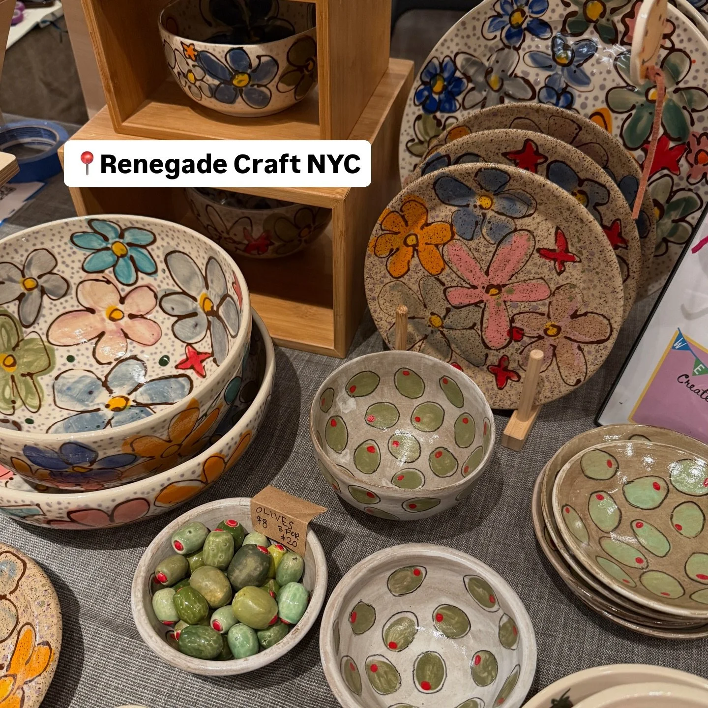 Farmers market morning leading into a makers market afternoon (of course paired with an iced latte) &hellip;what could be better?

So many beyond creative and quirky makers this year at @renegadecraft New York!
