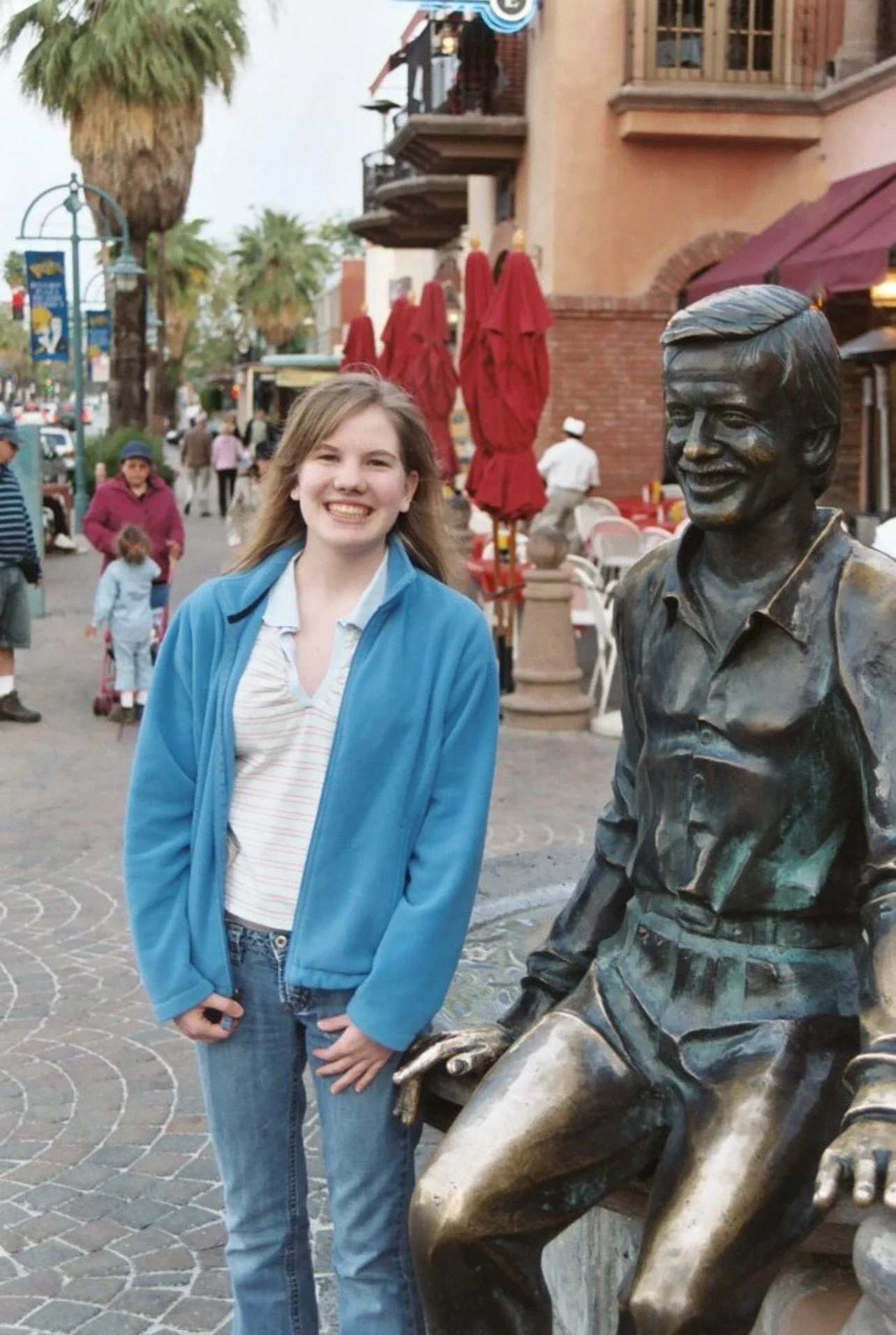 Laura visits Sonny Bono's Palm Springs as a child