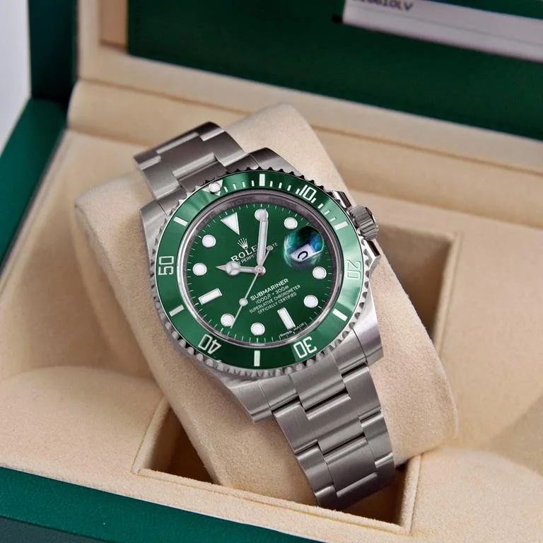Rolex-Submariner-116610LV.jpg