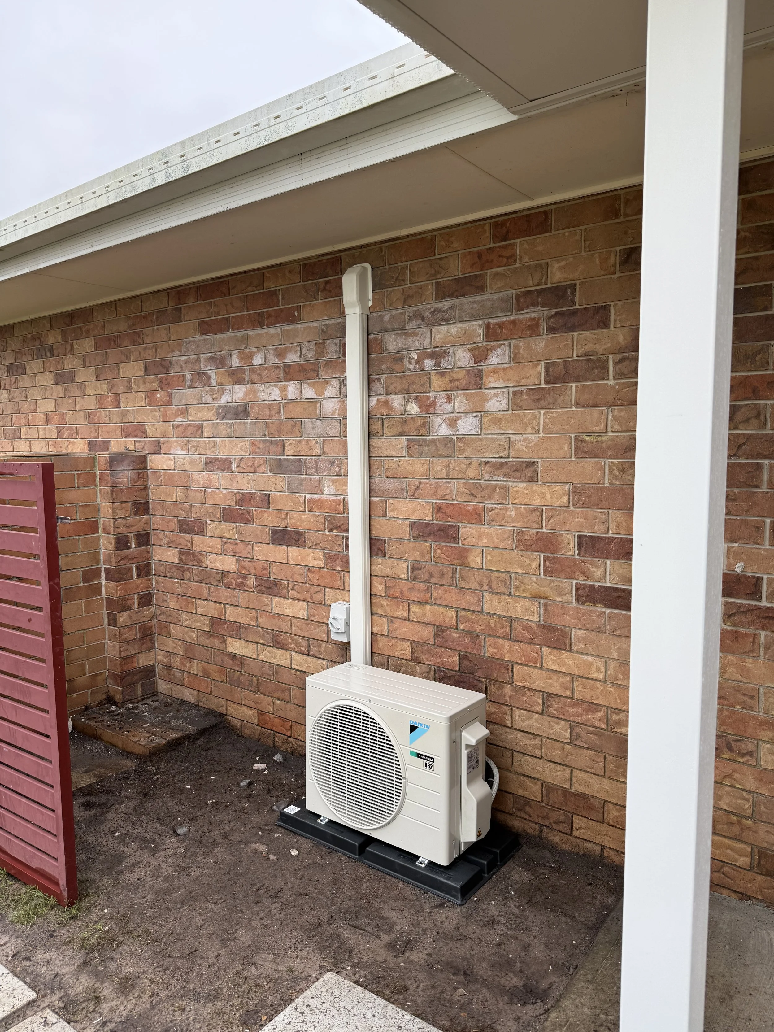 Daikin split system installs