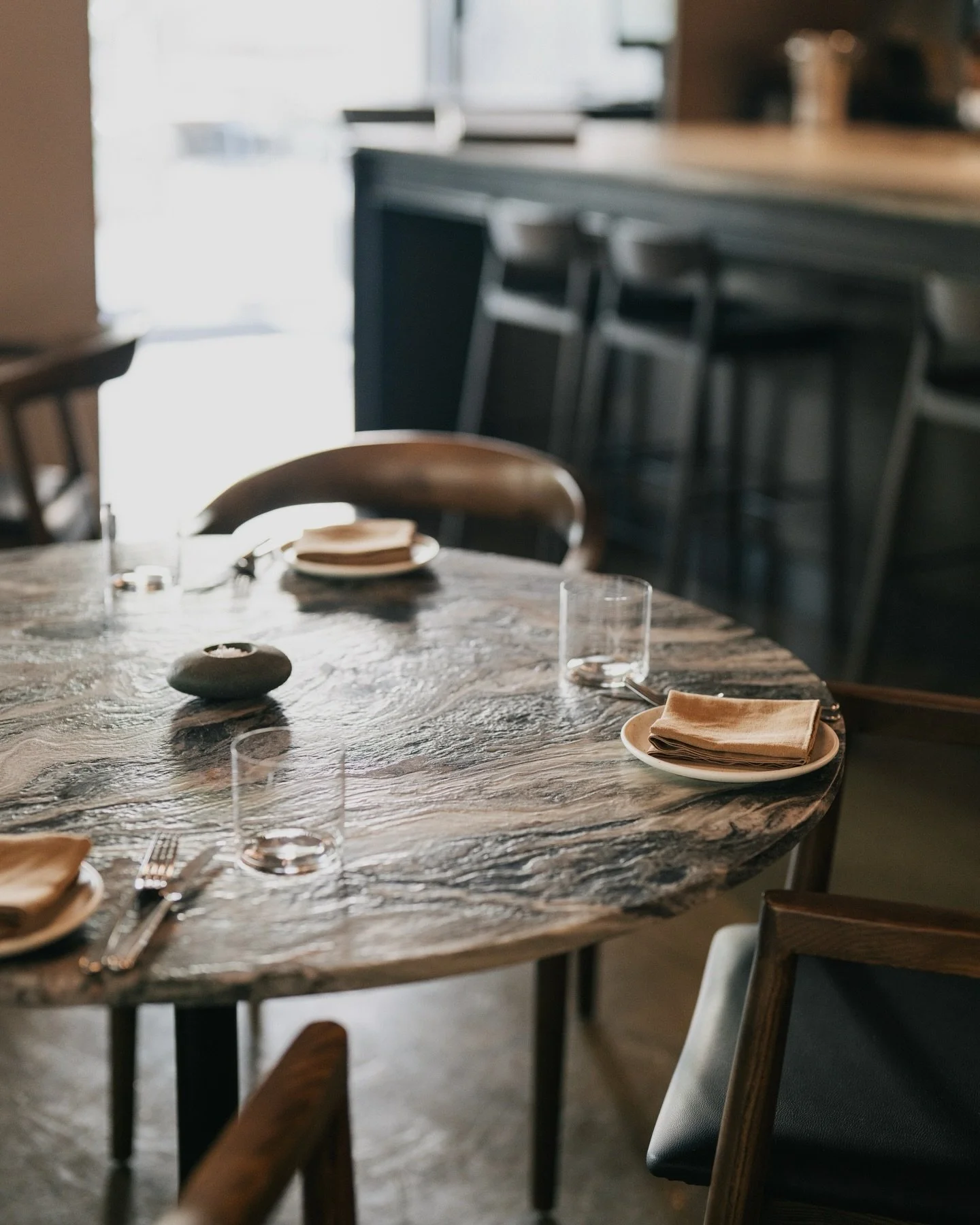 The textures of the natural world meet the table. A place shaped by material, light, and atmosphere. Ready for the moments and meals to come&hellip;Valentine&rsquo;s Day is just around the corner, make this table yours 💘