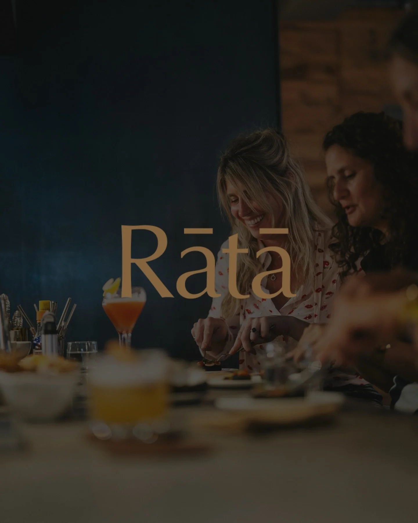 Gather at Rātā. Seasonal plates, delicious cocktails, and friends around the table. 

#rātārestaurant #seasonaldiningnz #queenstowndining #galentines