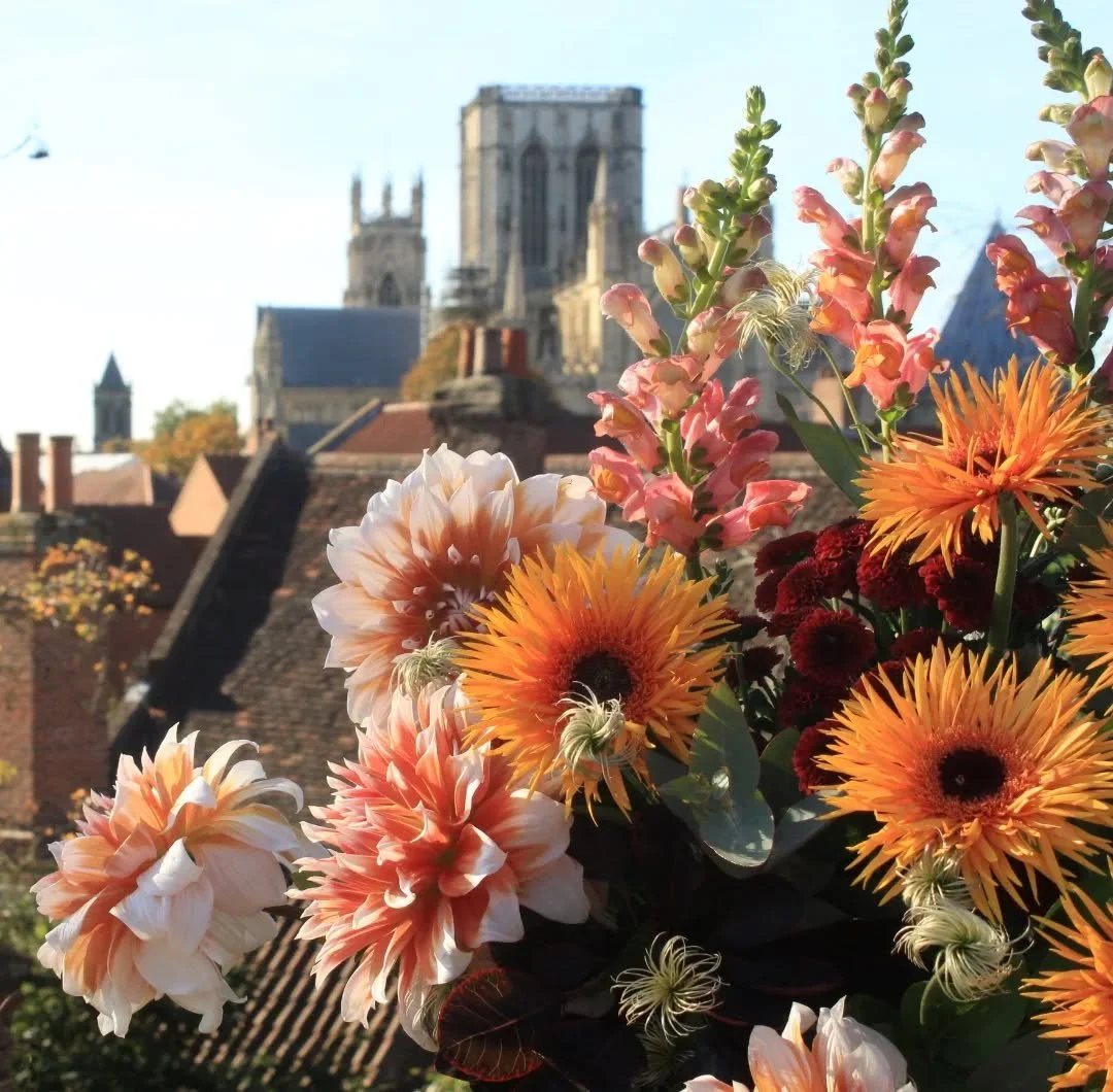 York in the autumn. Featuring Spider Gerbera, Clematis, Dahlias, Antirrhinum, Santini, Cotinus, and Eucalyptus. 

#spidergerbera #yorkminster #york #yorkflorist #florist #flowers