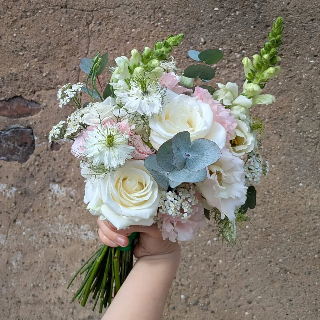 The sweetest fairy wedding for a bride and her bridesmaids ✨ the brief was anything, as long as it's white and pink with Roses (feat. Lisianthus, Snapdragons, Nigella and Achillea) 

#florist #yorkflorist #yorkweddings #flowers #spidergerbera