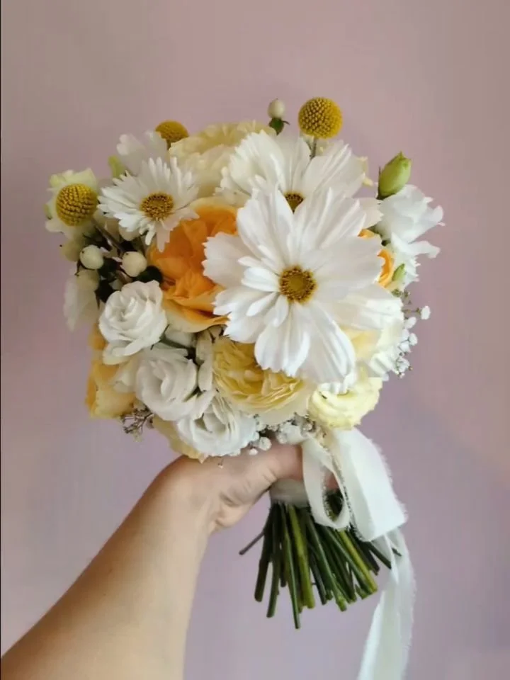 What a pleasure it was to be part of lovely Alice and Eliott's wedding! 

Alice had a vision and I felt very proud to be part of it. 

I've made weddings in the past, but this is my first wedding at scale since opening Spider Gerbera. We're only thre