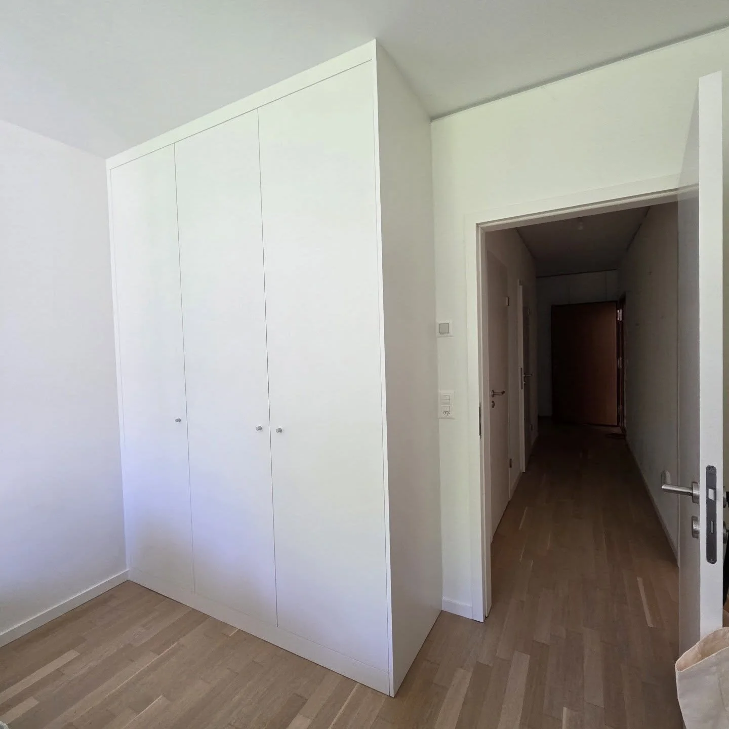 Fabrication et pose d'un meuble dressing