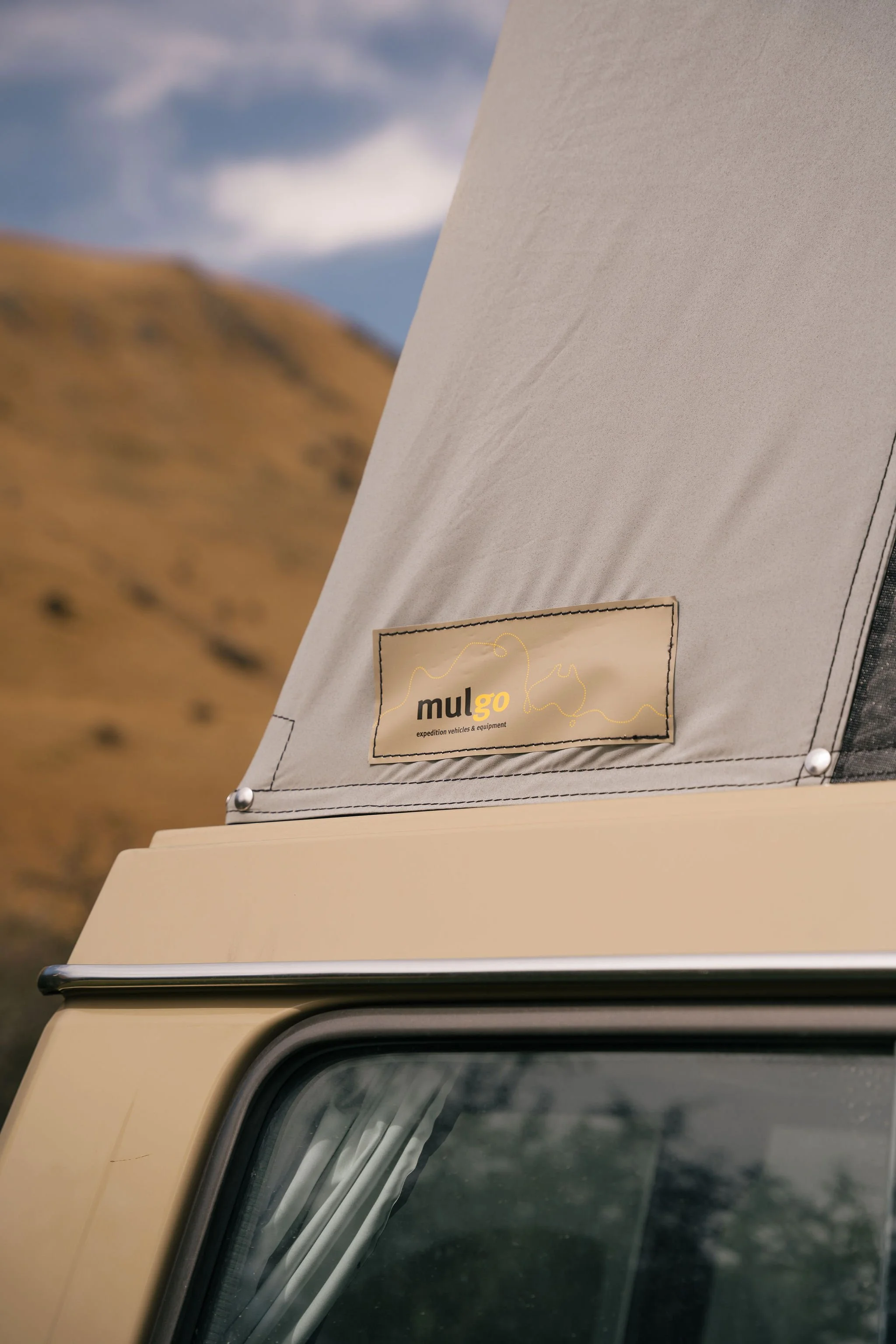 Pop-top roof fabric and trim on Land Cruiser Troopy conversion – detail