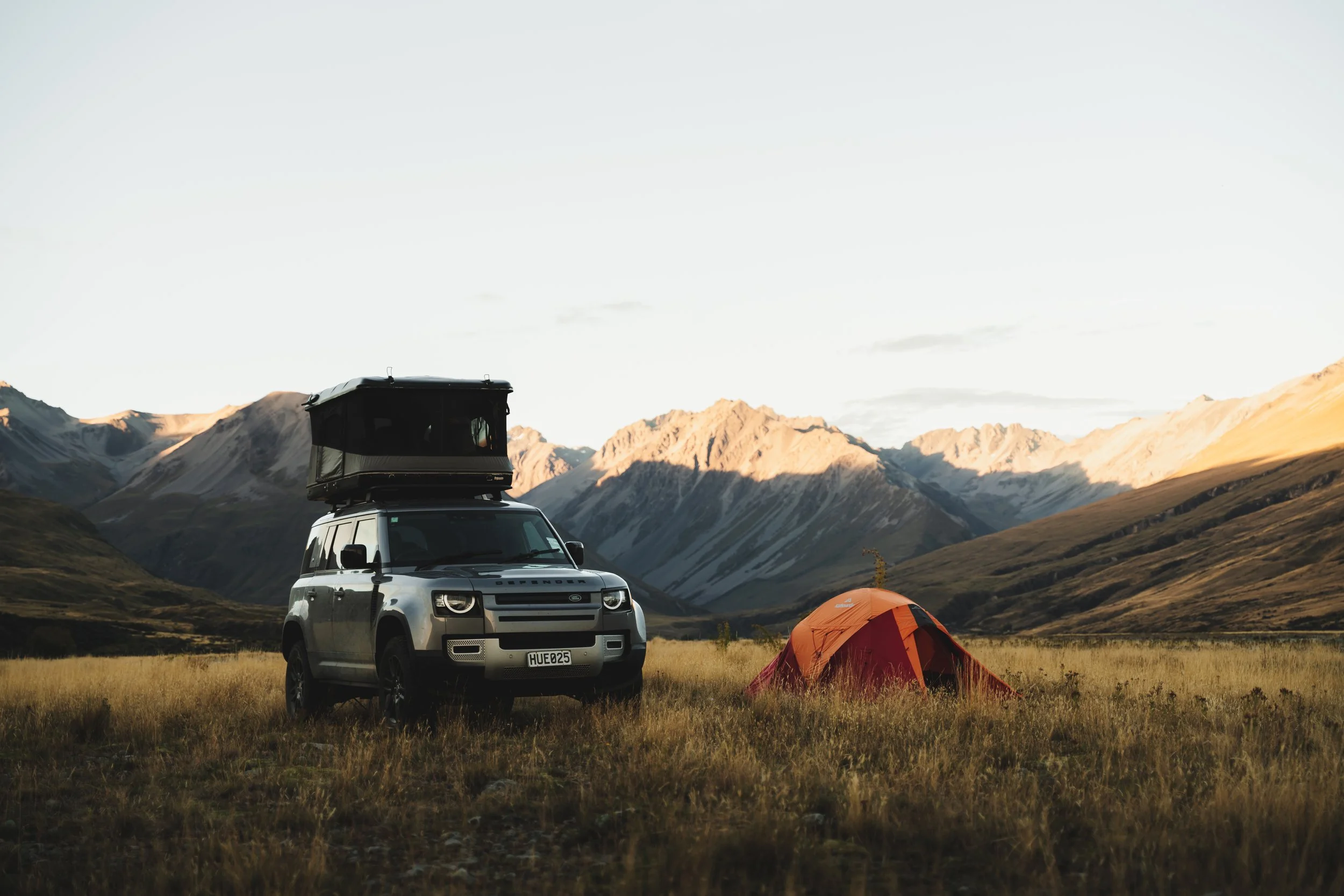 Luxury Land Rover Devender with rooftop tent in New Zealand mountains – Trekker Adventures