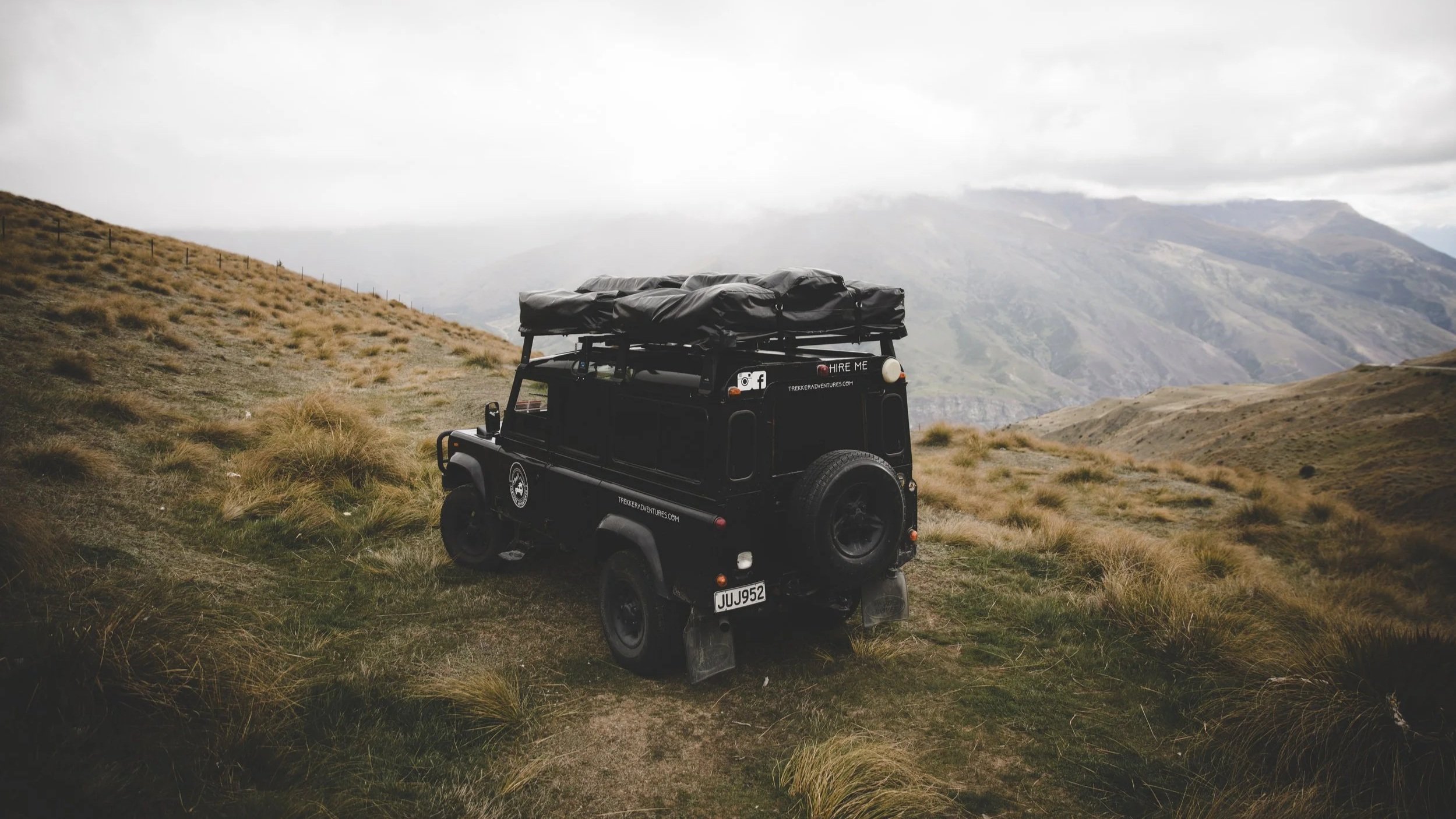 Land Rover Defender with expedition setup on South Island ridgeline – Trekker Adventures