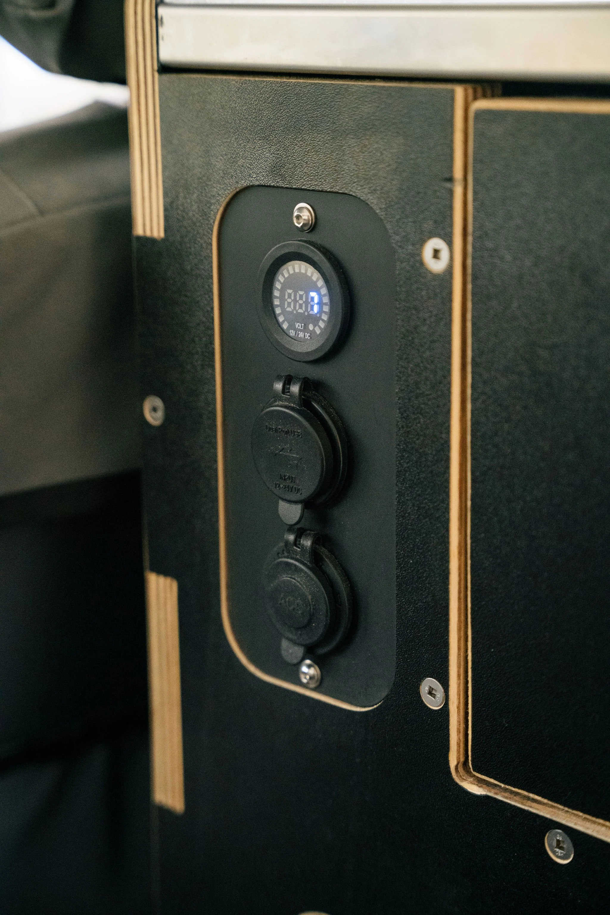Aux battery and 12V sockets/monitoring panel in Troopy expedition build