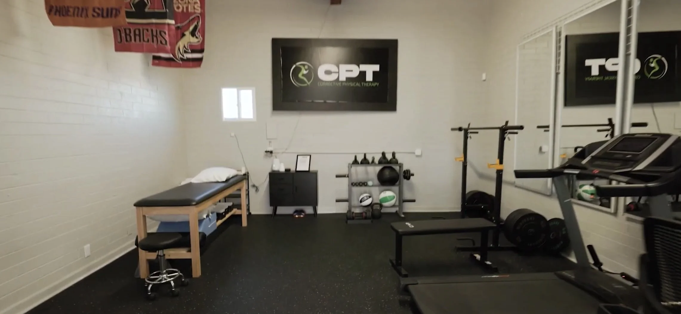 sports physical therapist in Scottsdale and Arcadia, AZ.