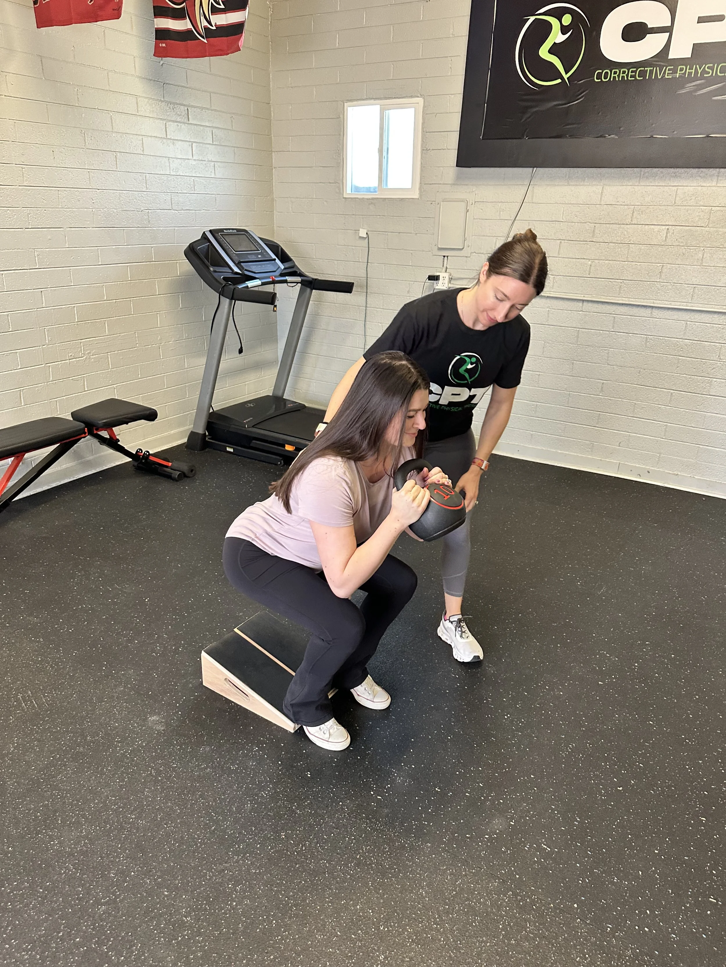 sciatica back pain treatment by physical therapist in Scottsdale.