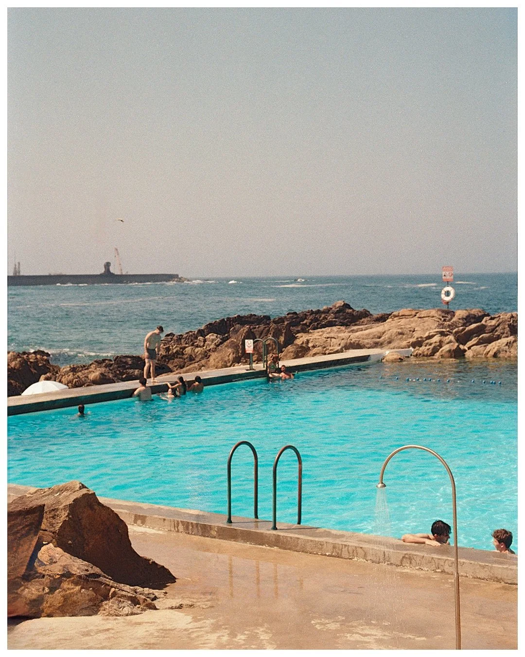 Summer lines dissolving into the horizon 🌊

Where architecture meets the sea - the forever iconic work of &Aacute;lvaro Siza Vieira. 

Nikon F3 | @kodak Gold 200 🎞️

・
・
・
・
・

#35mmphotography #kodakgold200 #madewithkodak #lifewithkodak #thefilmso