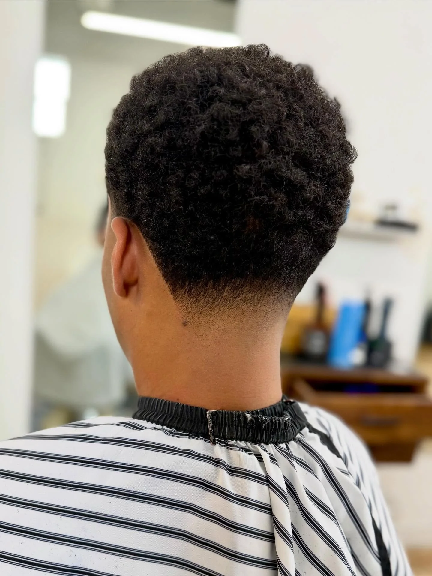 Sharp lines ⚡️💈🦍 

Book your next cut w me today! Link in the bio! 💈🦍

#nobilitybarberco #denverbarber #englewoodbarber #cherryhills