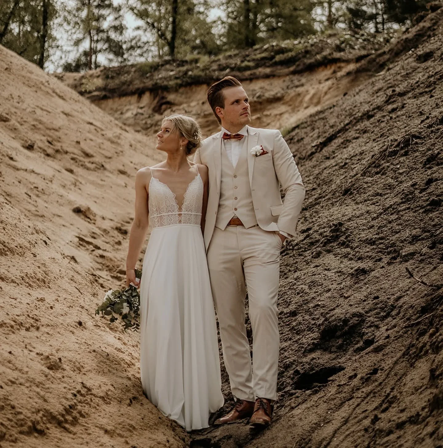 Mittlerweile kann ich euch ein ganzes Repertoire an coolen und spannenden Locations empfehlen &ndash; f&uuml;r vor, w&auml;hrend oder nach eurer Trauung🧡 
.
.
.
.
#weddingseason #weddingbox #photographyparis #photographypaderborn #photographylovers 