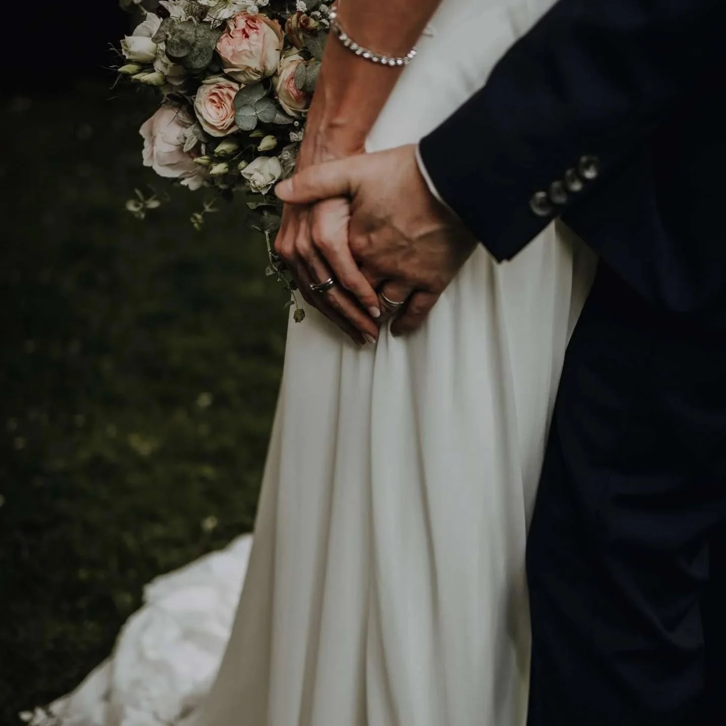 d e t a i l s 🪷💠🏵️
D&uuml;rfen f&uuml;r mich nie in einer Reportage fehlen 🤯😄 
.
.
.
.
.
#weddingseason2026 #heiraten2026 #hochzeit2026 #hochzeit2027 #brautkleid2026 #brautblueteduesseldorf #brautbluetekrefeld #altstadtliebe #altstadtbl&uuml;te 