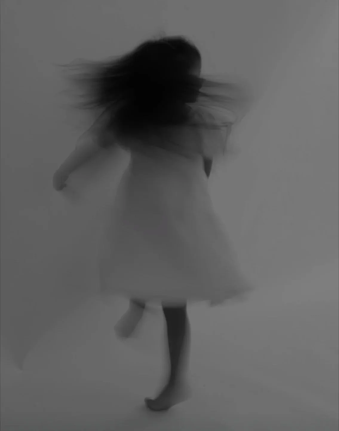 Mit jedem Tag wird es ruhiger und mein Winterschlaf steht kurz bevor😄🙂&zwj;↕️🧙&zwj;♂️. Kreativ sein bedeutet laaaaange Pausen und viel Ruhe, damit es bald wieder los gehen kann. 🤝🧘
Wer kennt's? ✨
.
.
.
.
.
#weddingseason2026 #blurryshot #familie